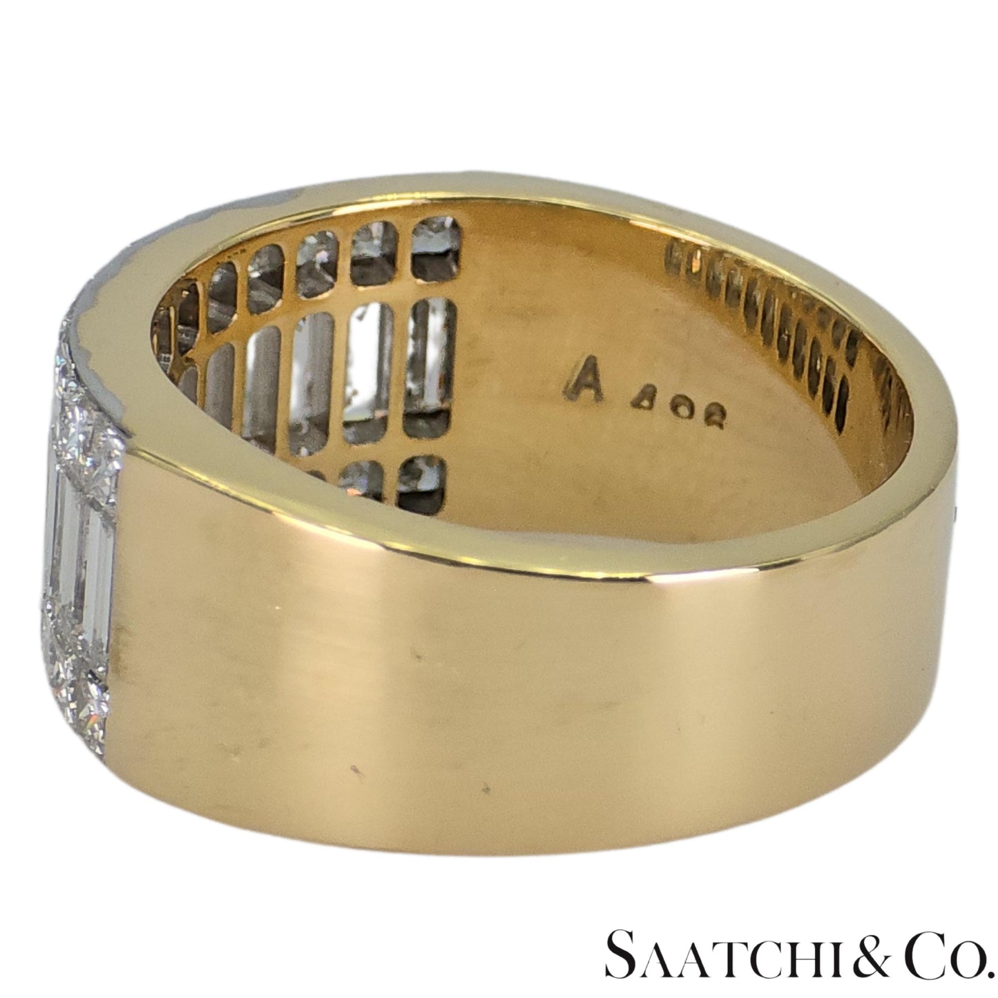 18k (750) Yellow Gold Natural Diamond Ring