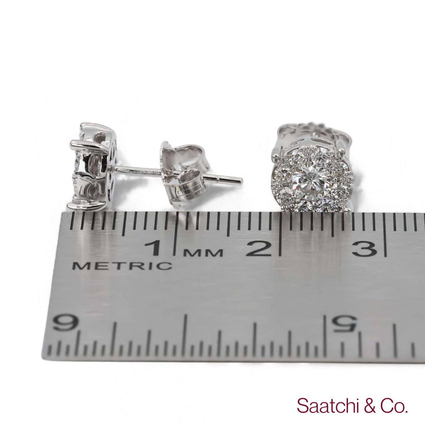 14k (585) White Gold Round Cut Diamond Cluster Stud Earrings