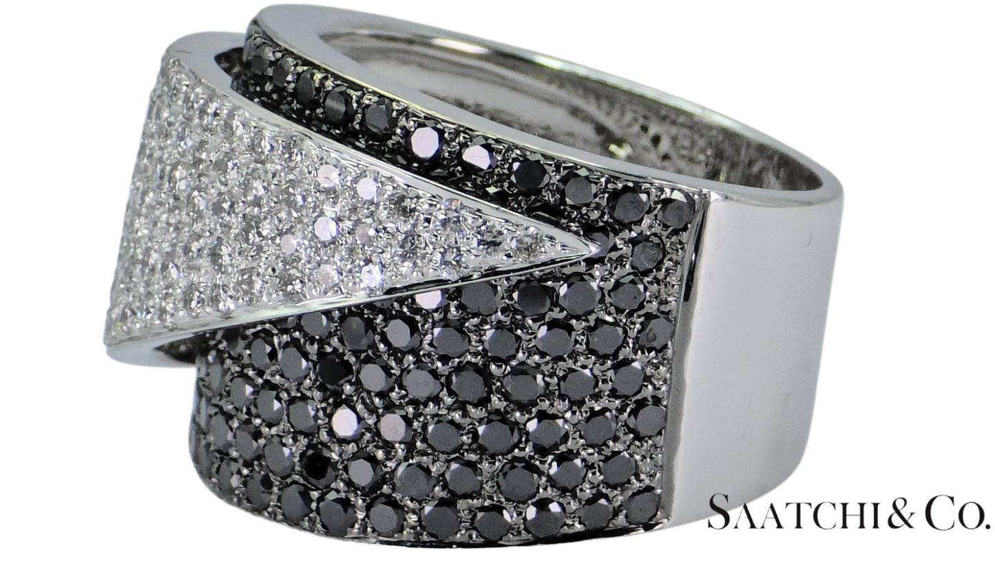 18K (750) White Gold - Natural Round Cut Black and White Diamond : Ring