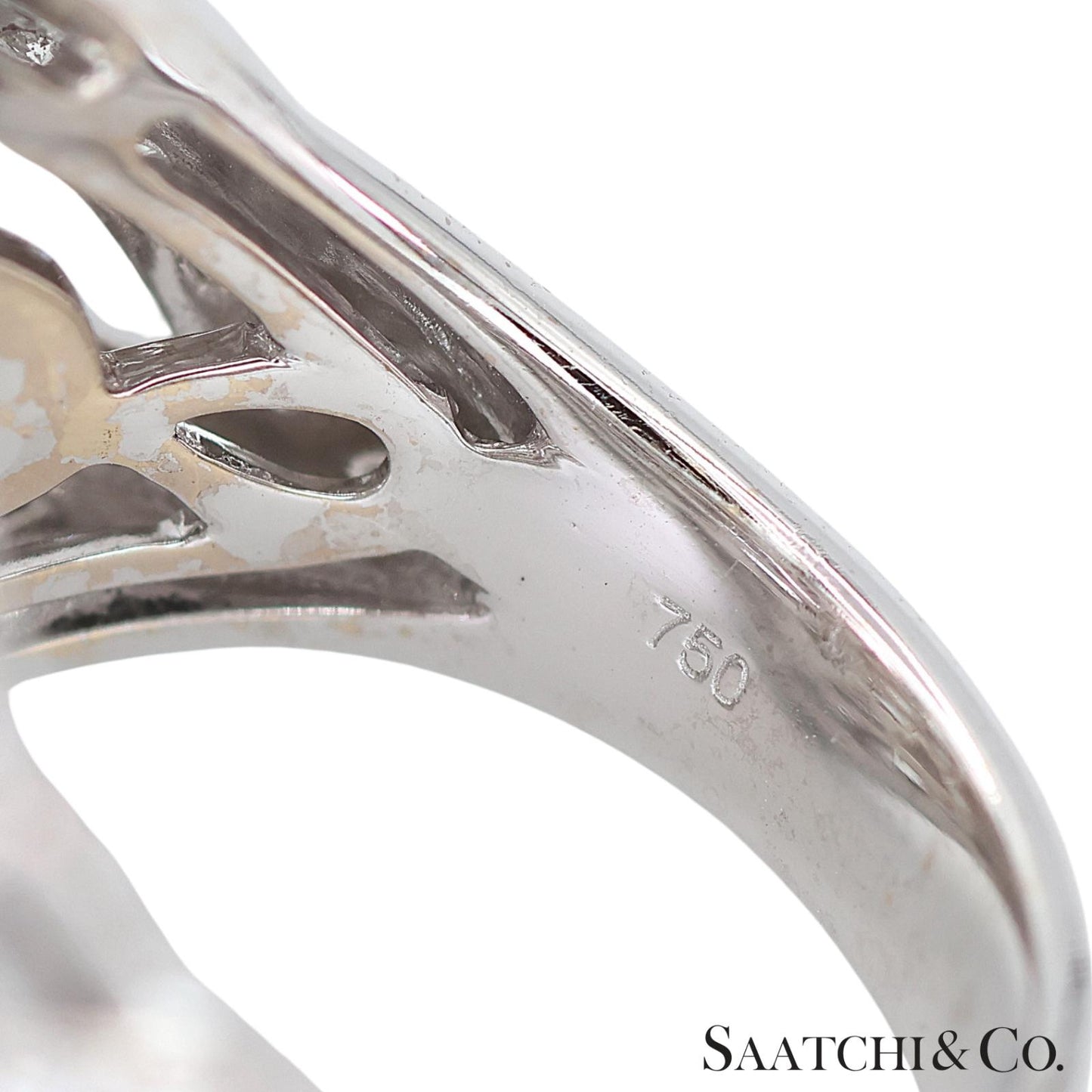 18k (750) Natural Diamond Cocktail Ring