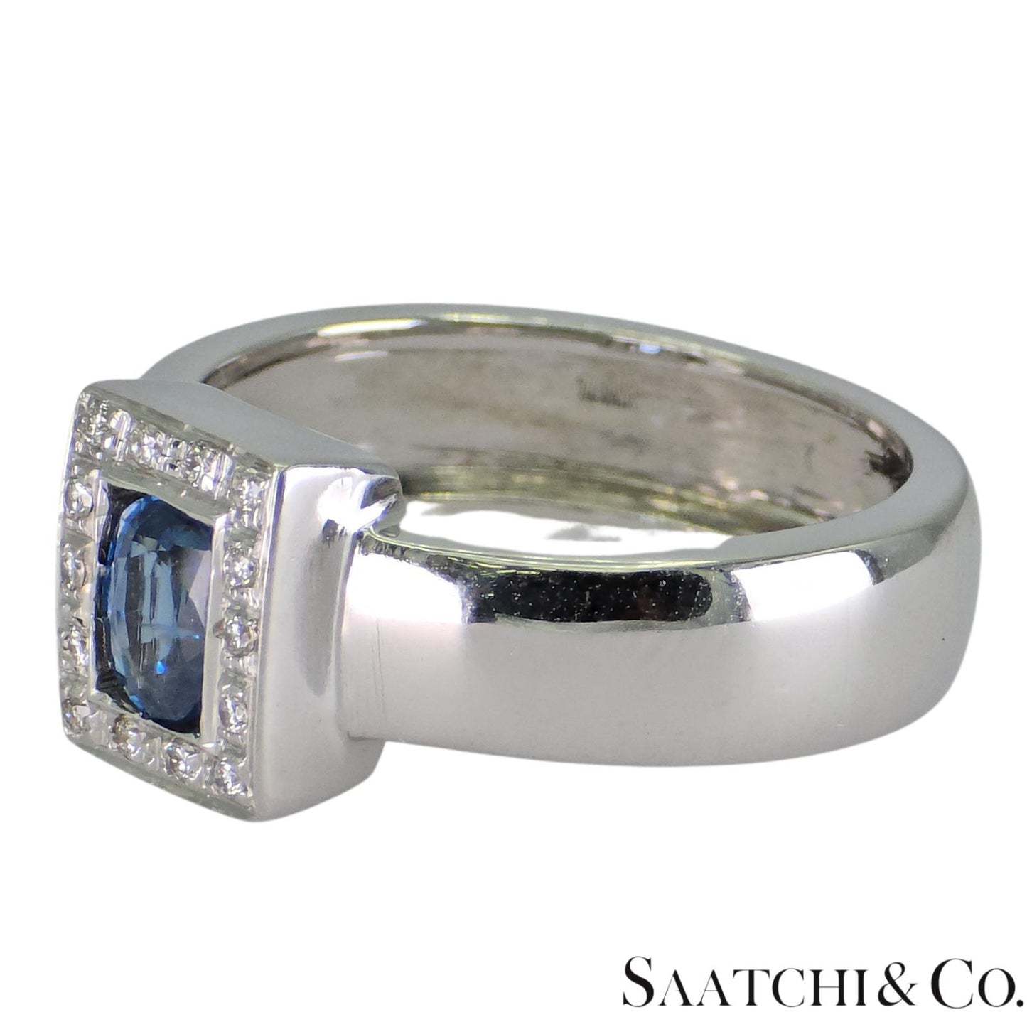 18k (750) White Gold Natural Oval Sapphire And Natural Diamond Ring