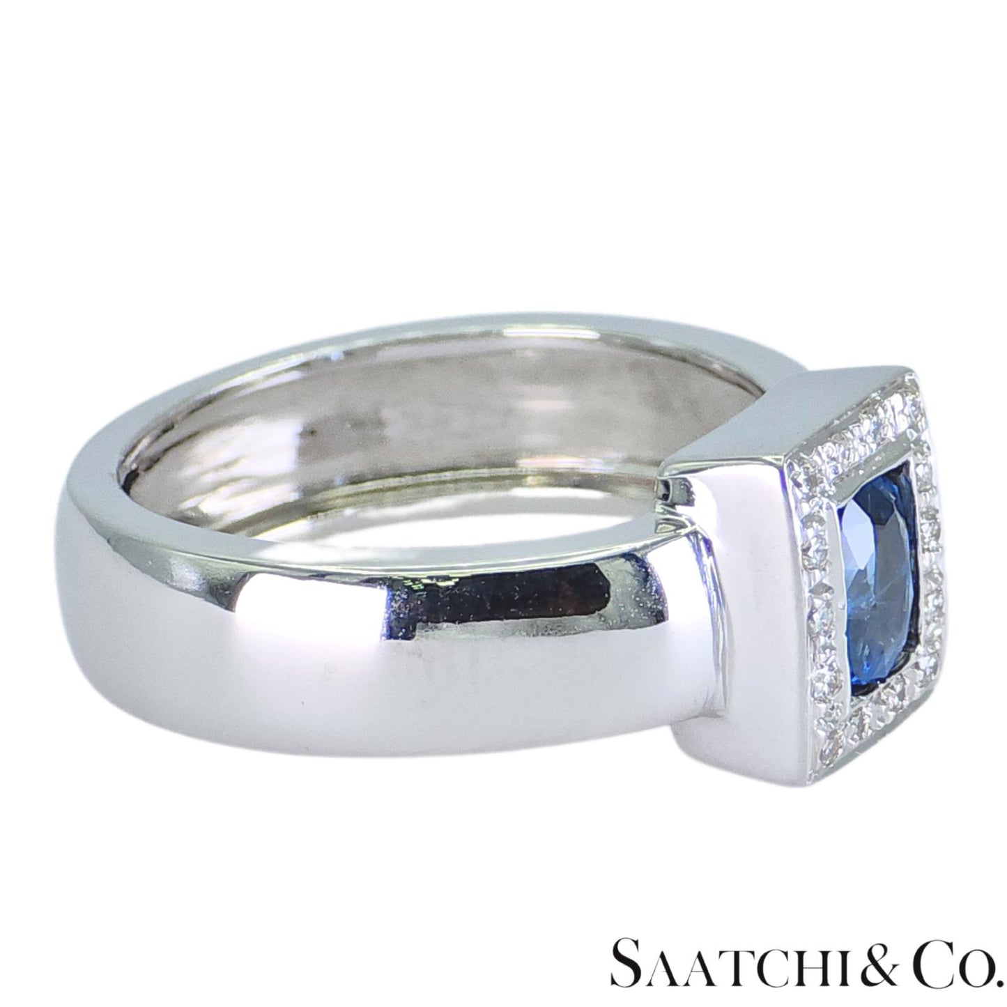 18k (750) White Gold Natural Oval Sapphire And Natural Diamond Ring