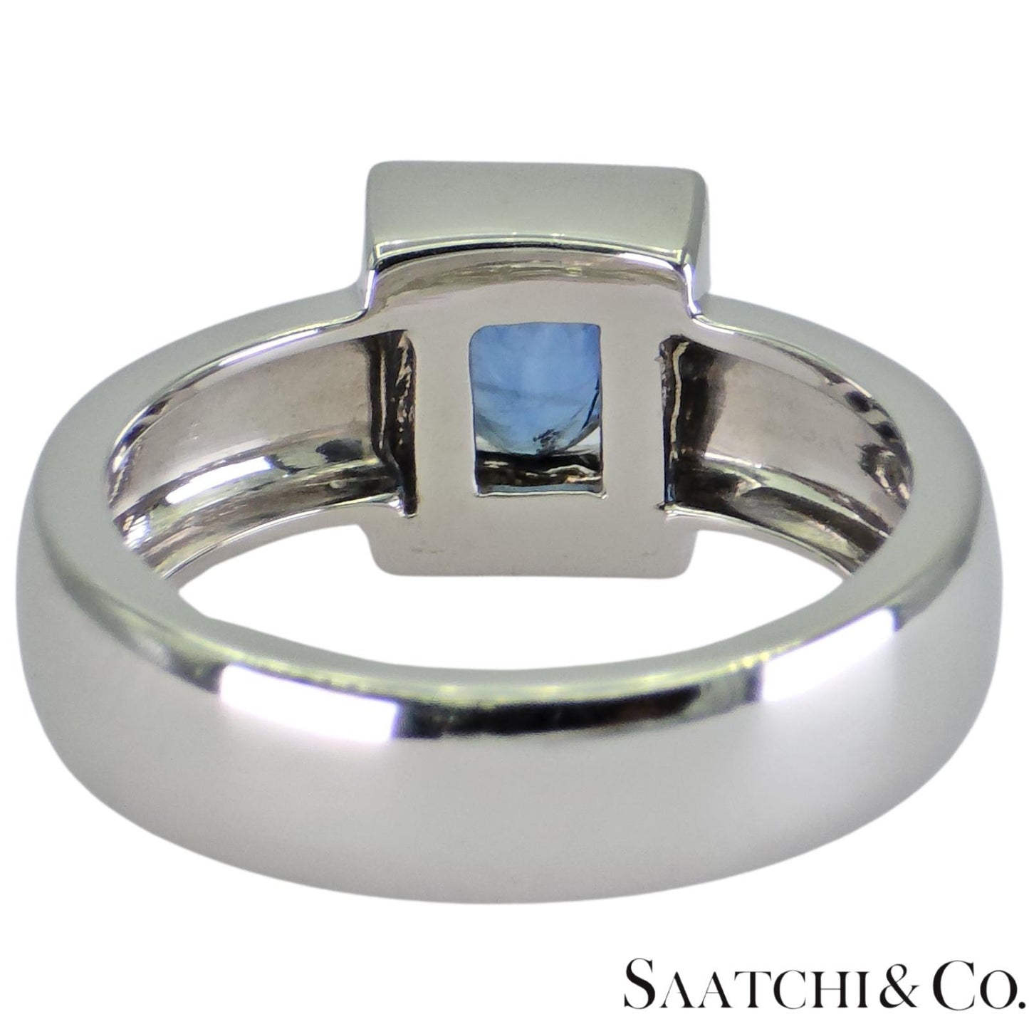 18k (750) White Gold Natural Oval Sapphire And Natural Diamond Ring