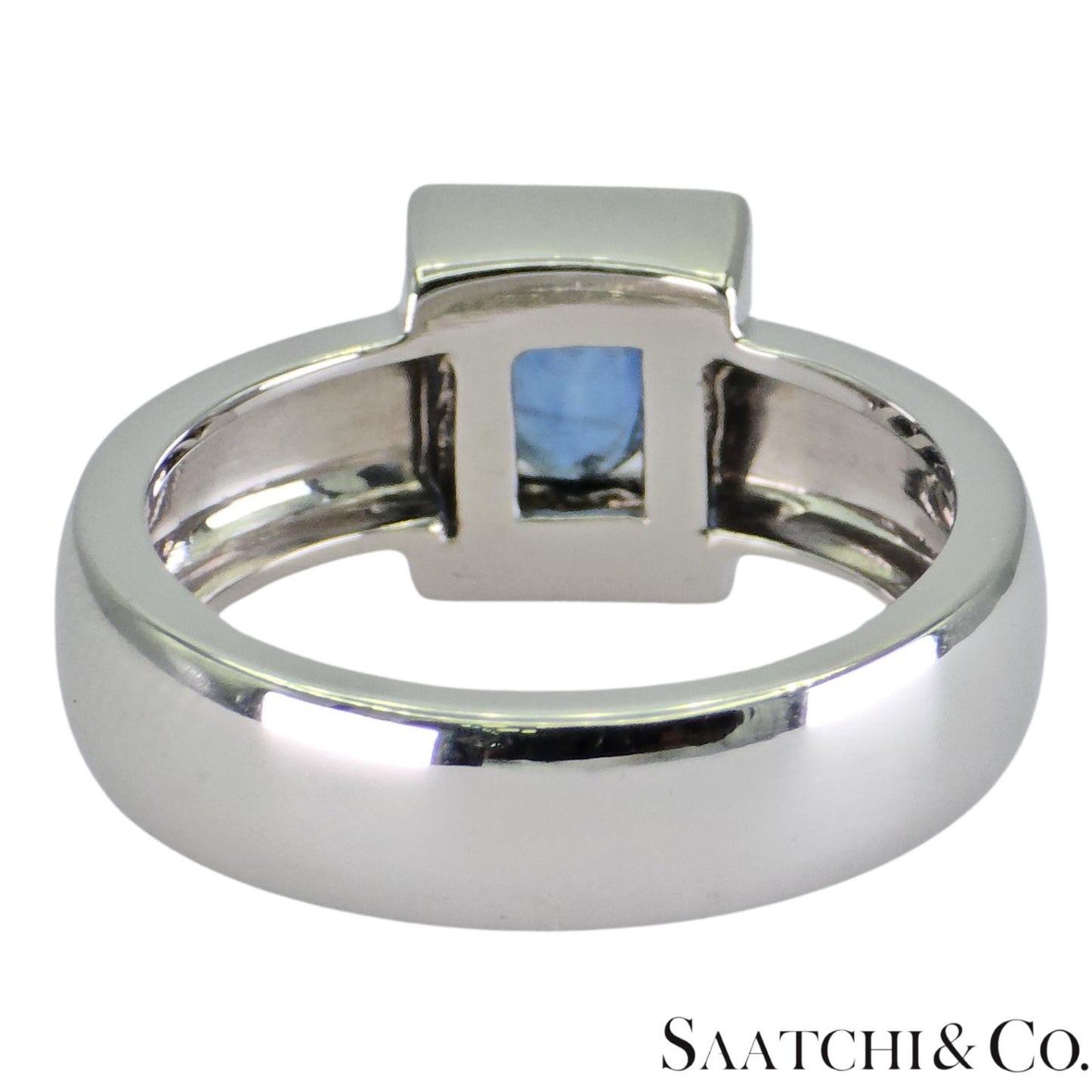 18k (750) White Gold Natural Oval Sapphire And Natural Diamond Ring