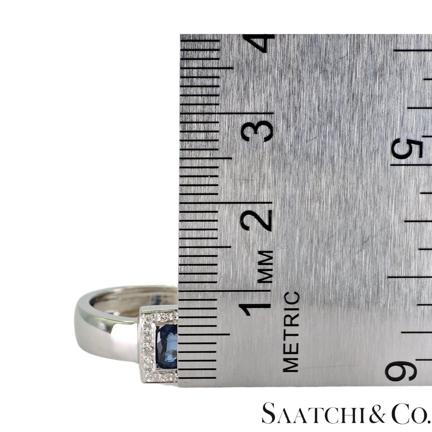 18k (750) White Gold Natural Oval Sapphire And Natural Diamond Ring