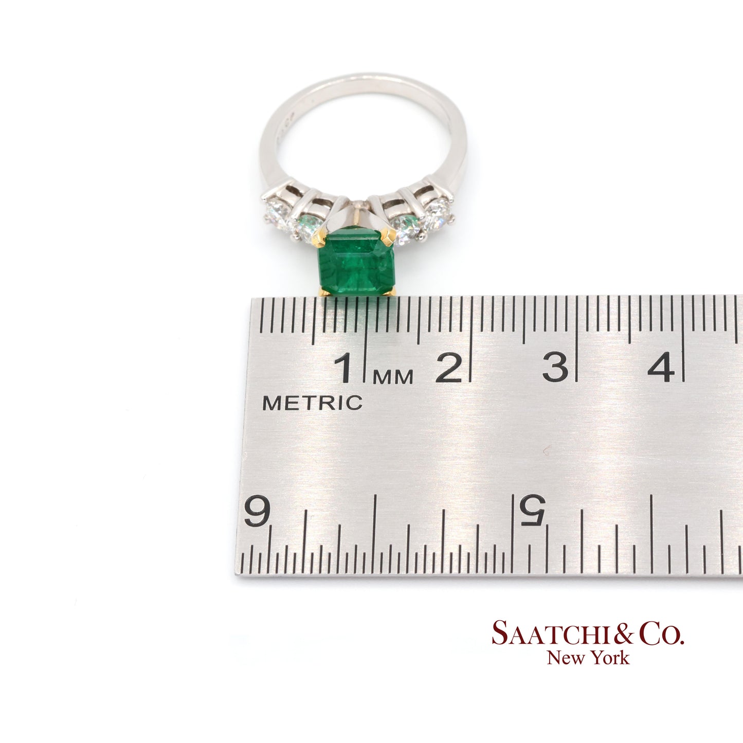 18k (750) White Gold Natural Emerald and Diamond Ring Size 7
