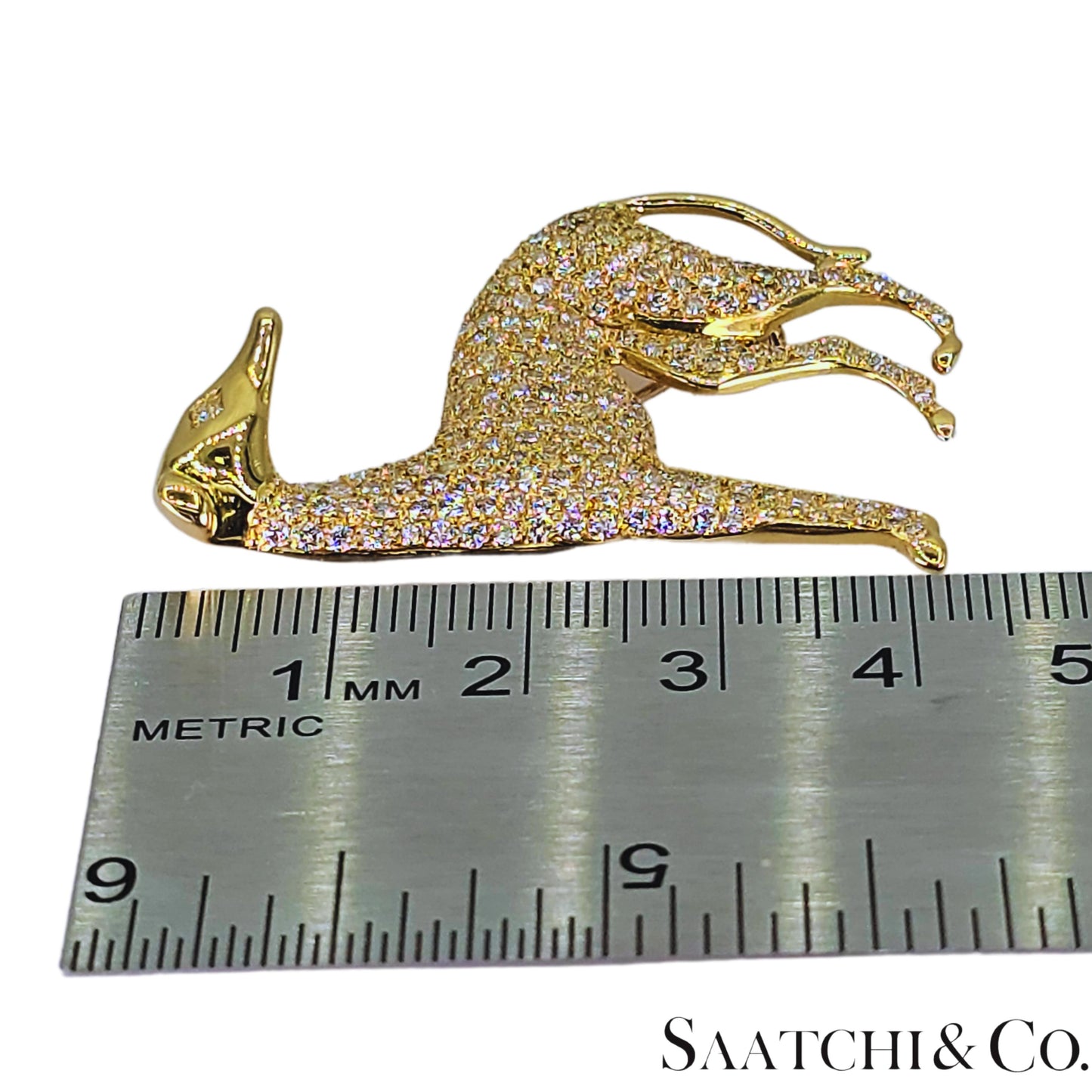 18k (750) Yellow Gold Natural Diamond Dog shape Brooch