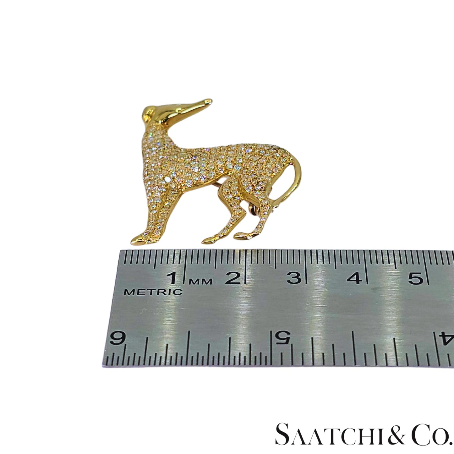 18k (750) Yellow Gold Natural Diamond Dog shape Brooch