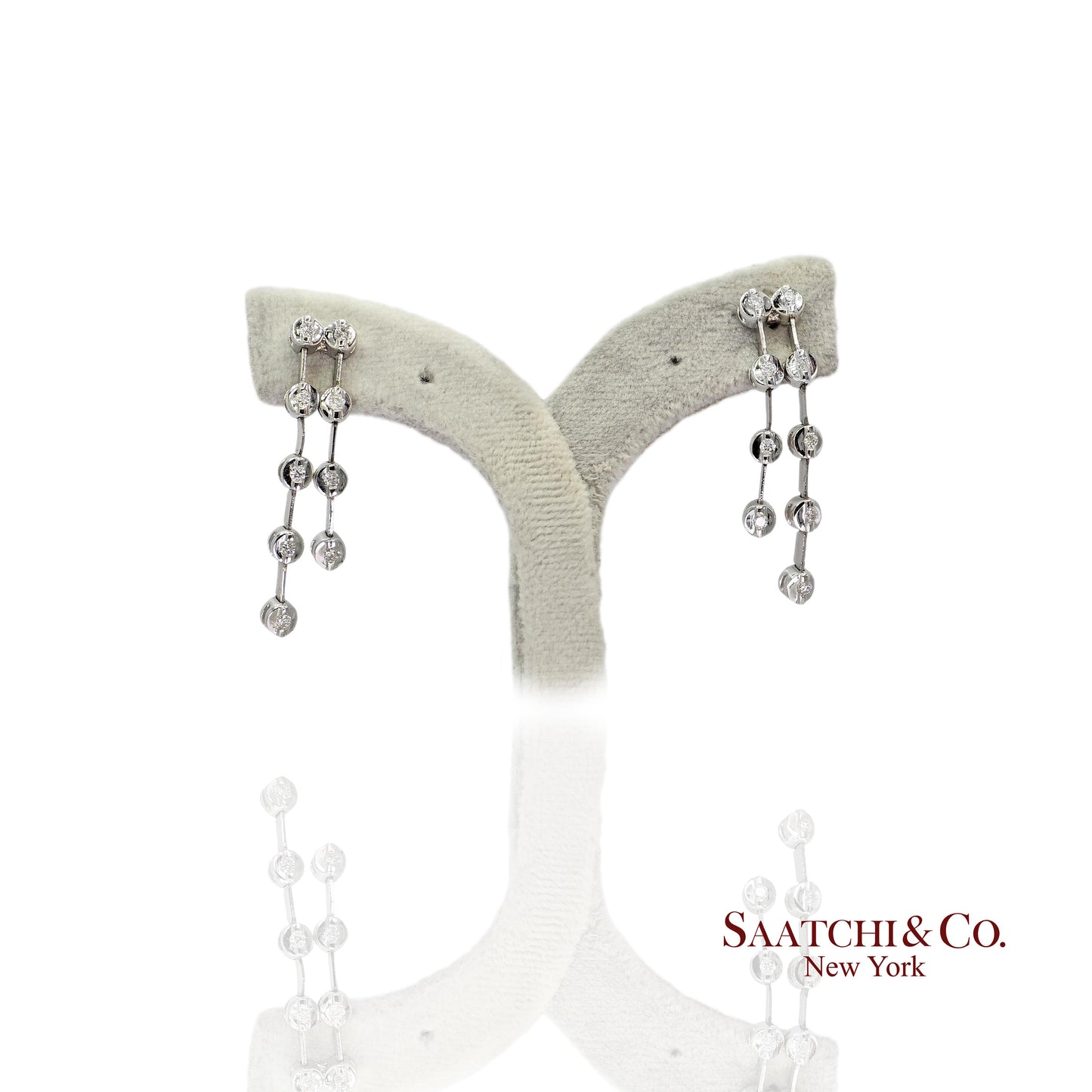 18k (750) White Gold Natural Diamond Chain Earrings