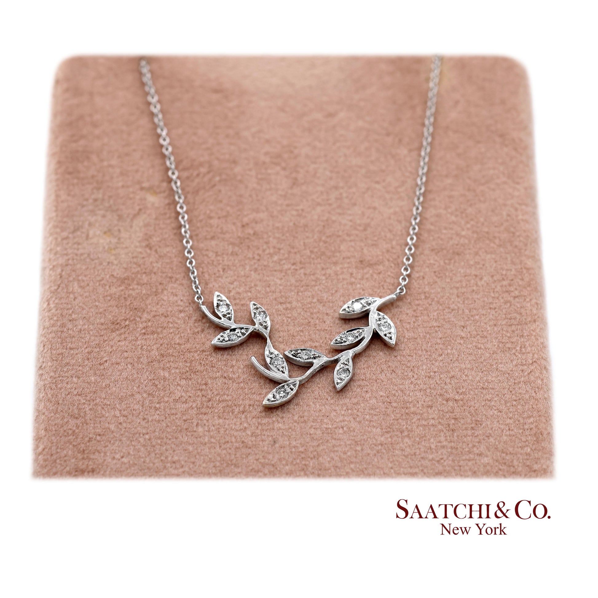 18K(750) White Gold Natural Diamond Leaf Shape Pendant Necklace with Chain