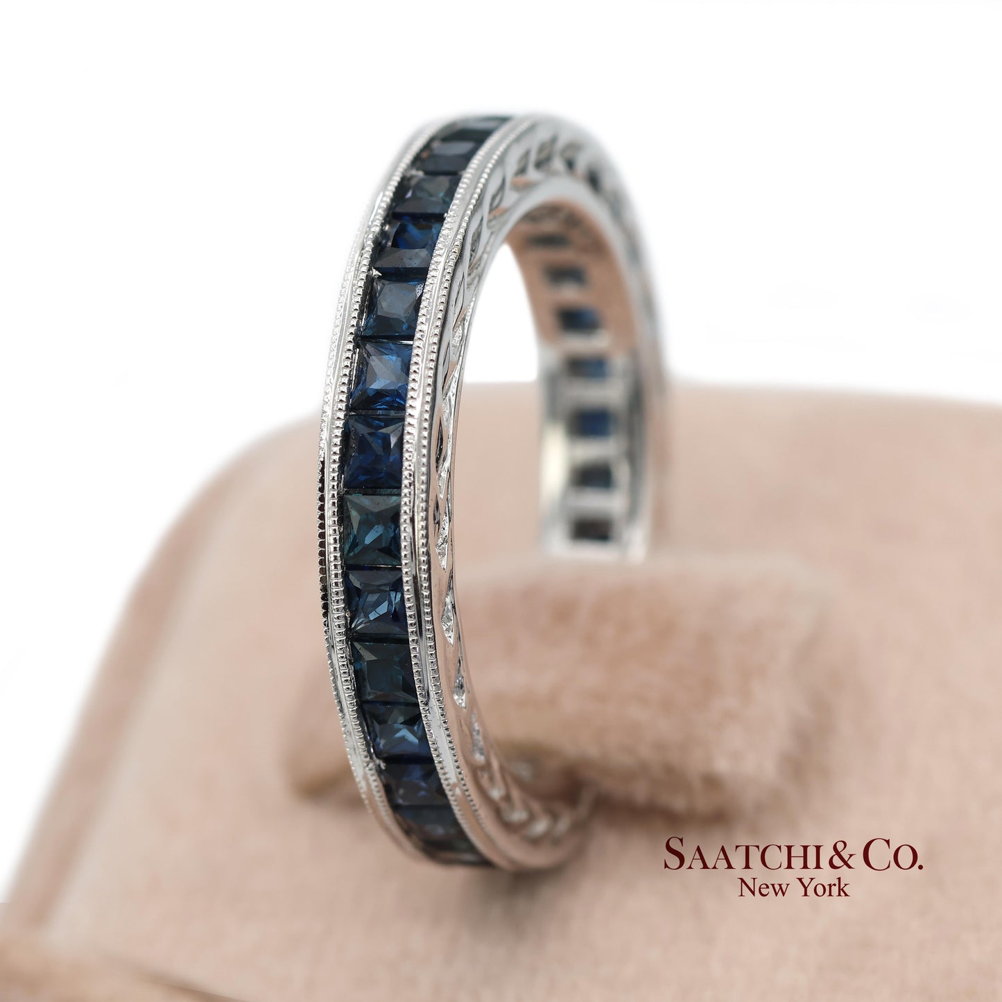 Vintage 14K (585) White Gold All Around Natural Sapphire Engraving Band Ring