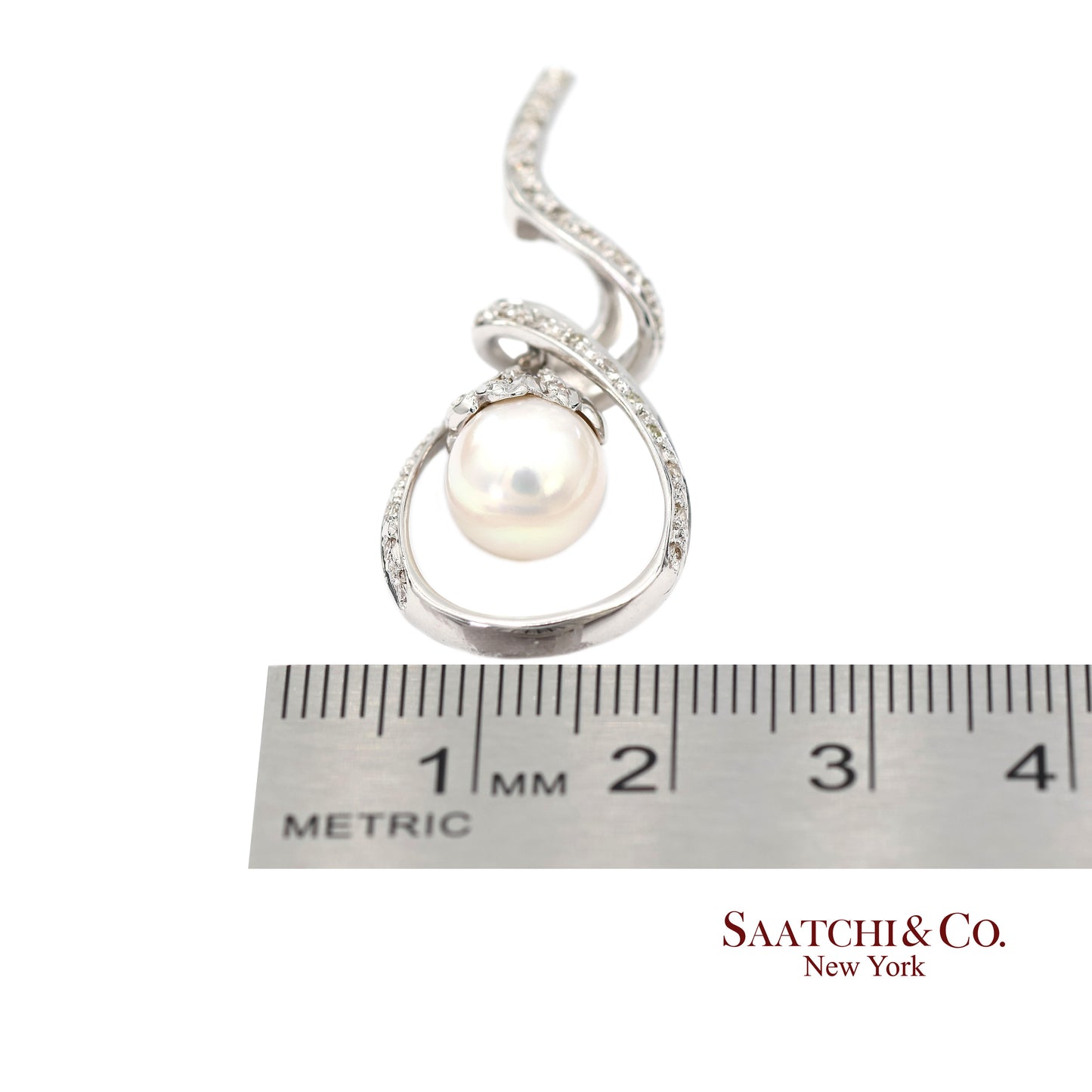18K (750) White Gold Natural Diamond and White Pearl Pendant Necklace
