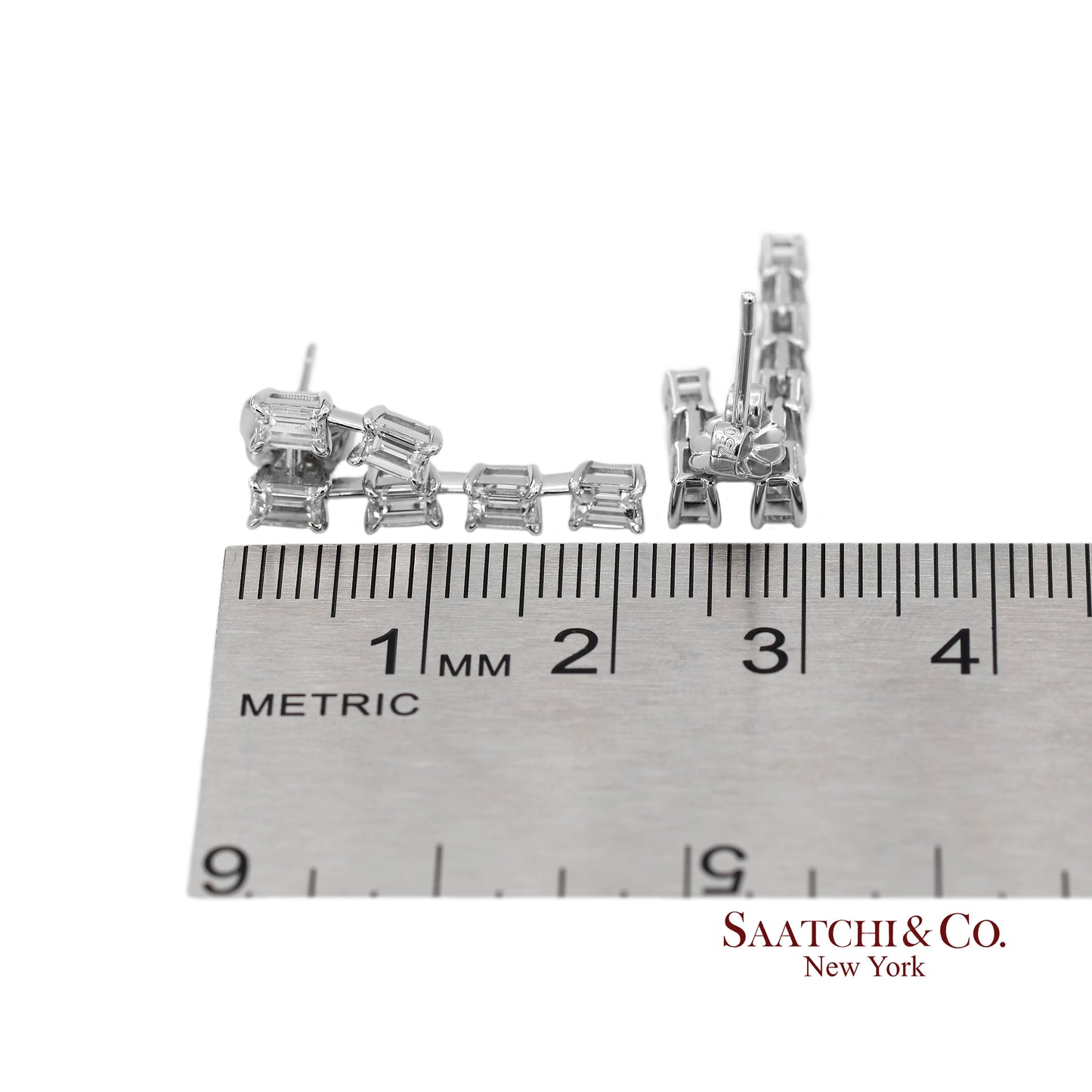 18K(750) White Gold Natural Diamond Emerald Cut Earrings