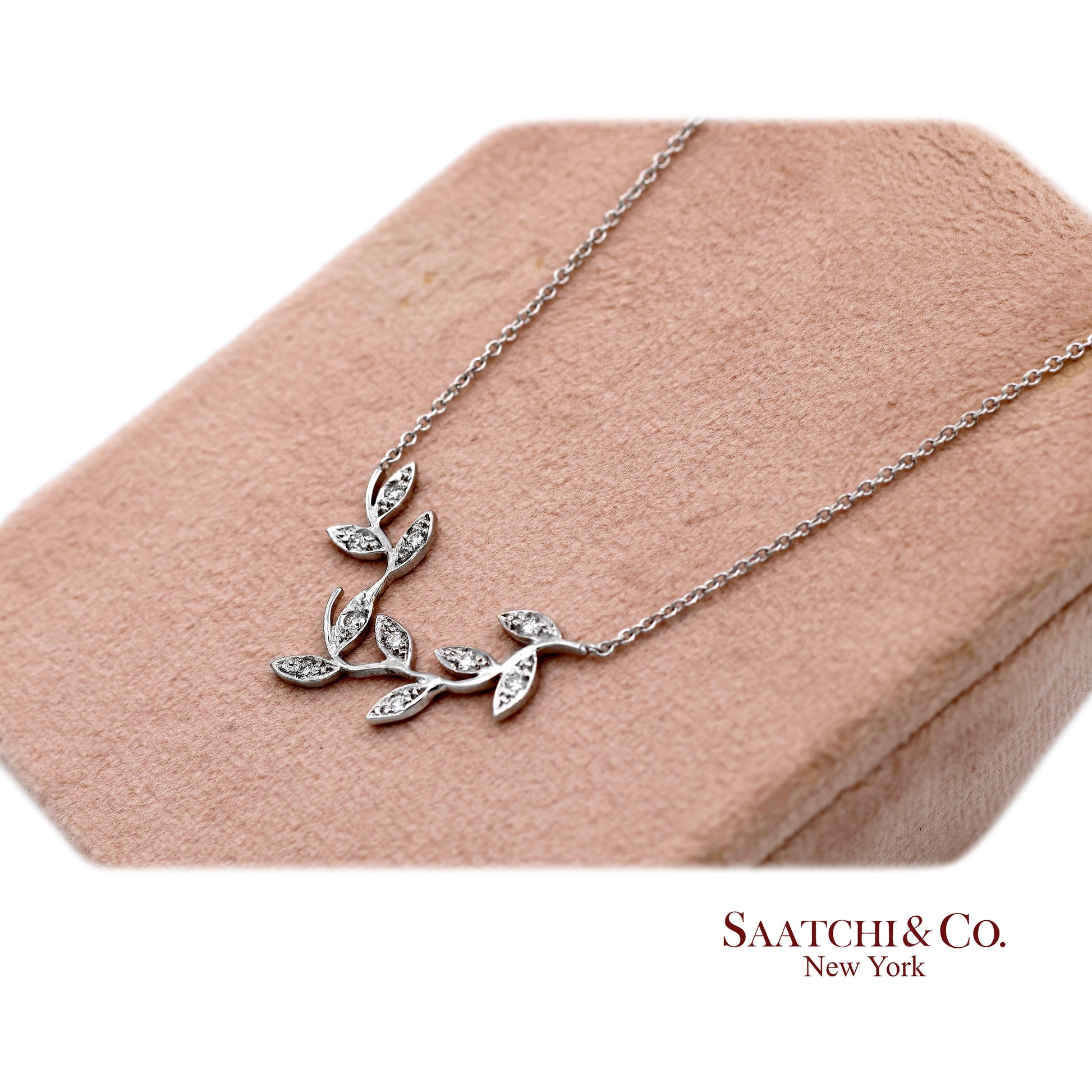 18K(750) White Gold Natural Diamond Leaf Shape Pendant Necklace with Chain