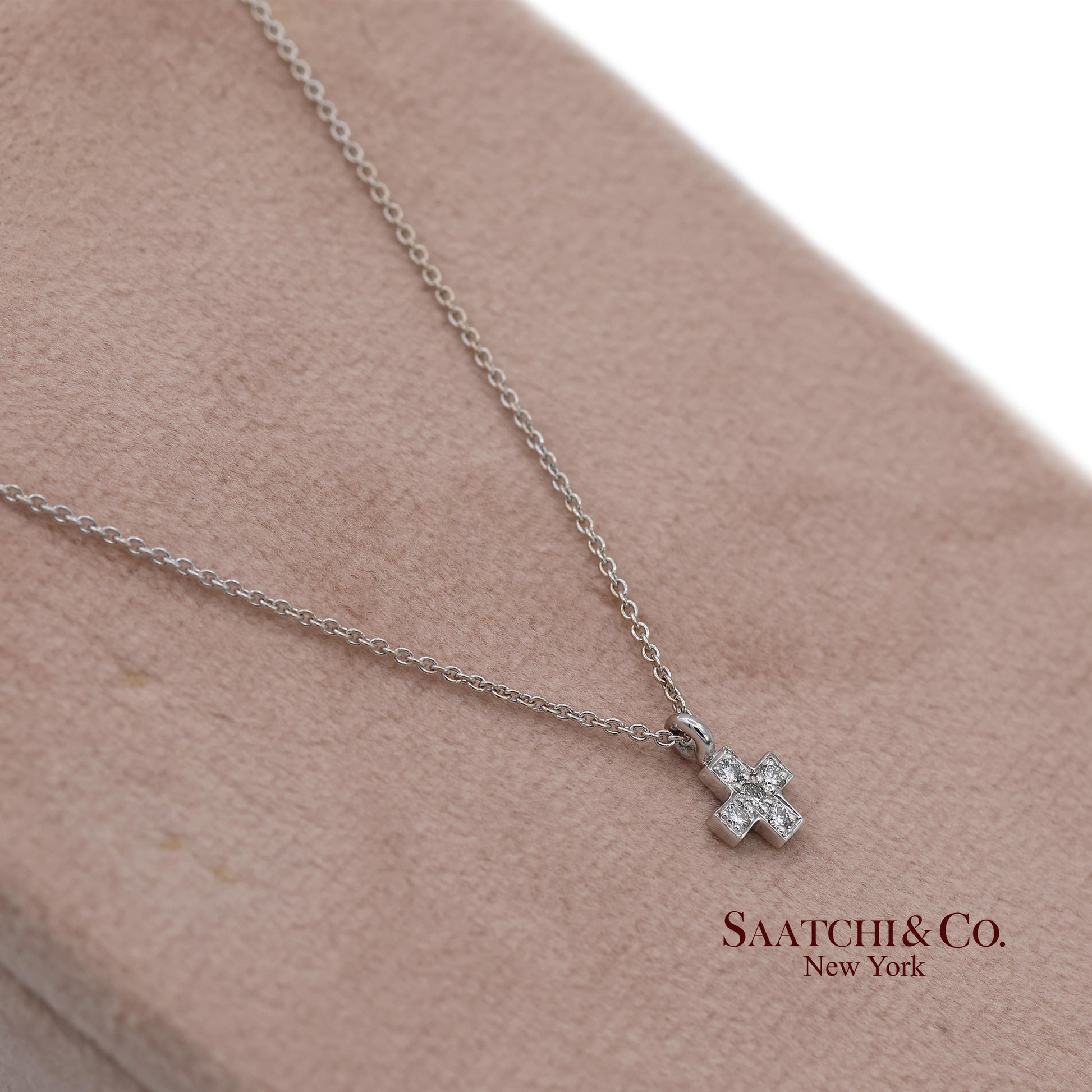 18K(750) White Gold Natural Diamond Cross Pendant Necklace with Chain