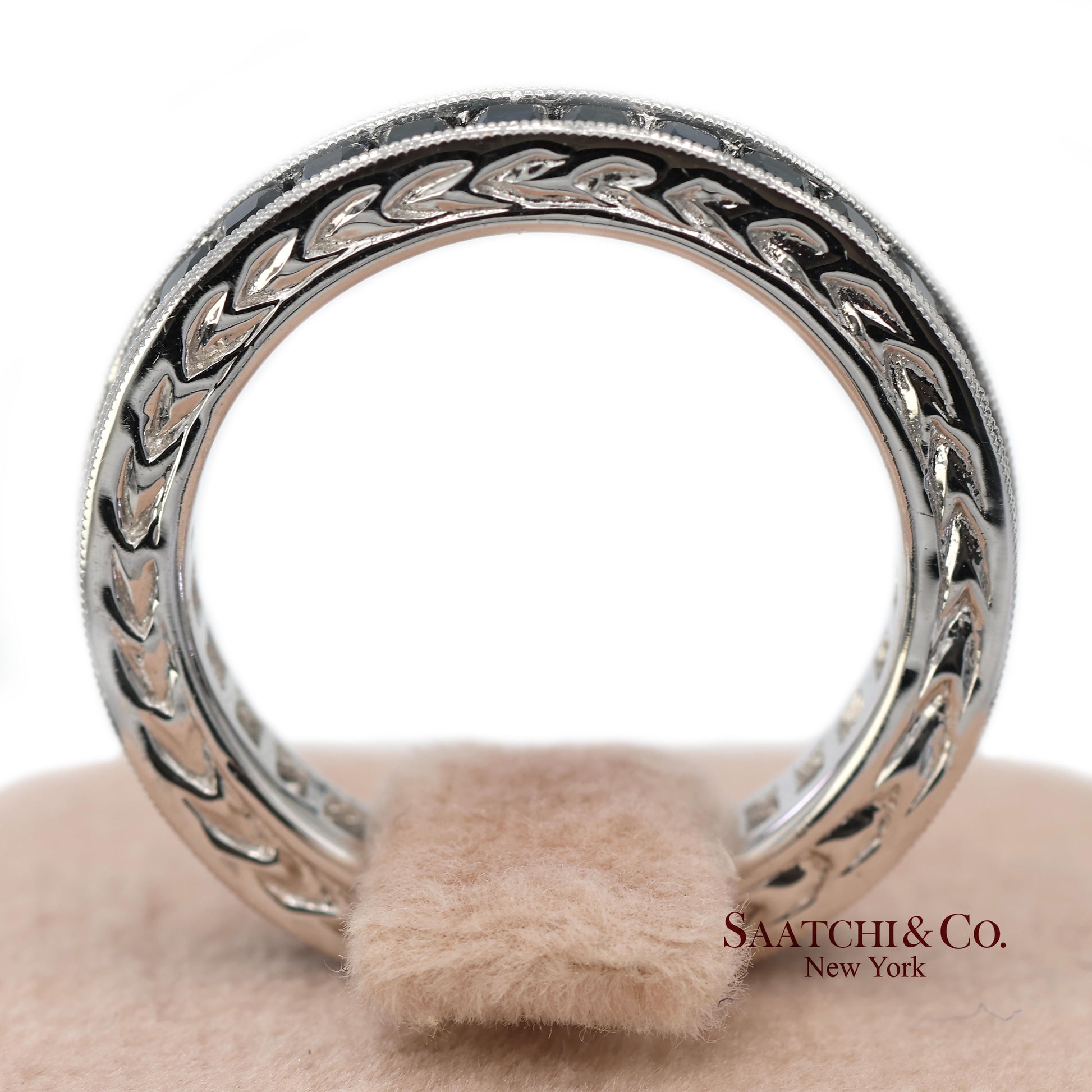Vintage 14K (585) White Gold All Around Natural Sapphire Engraving Band Ring