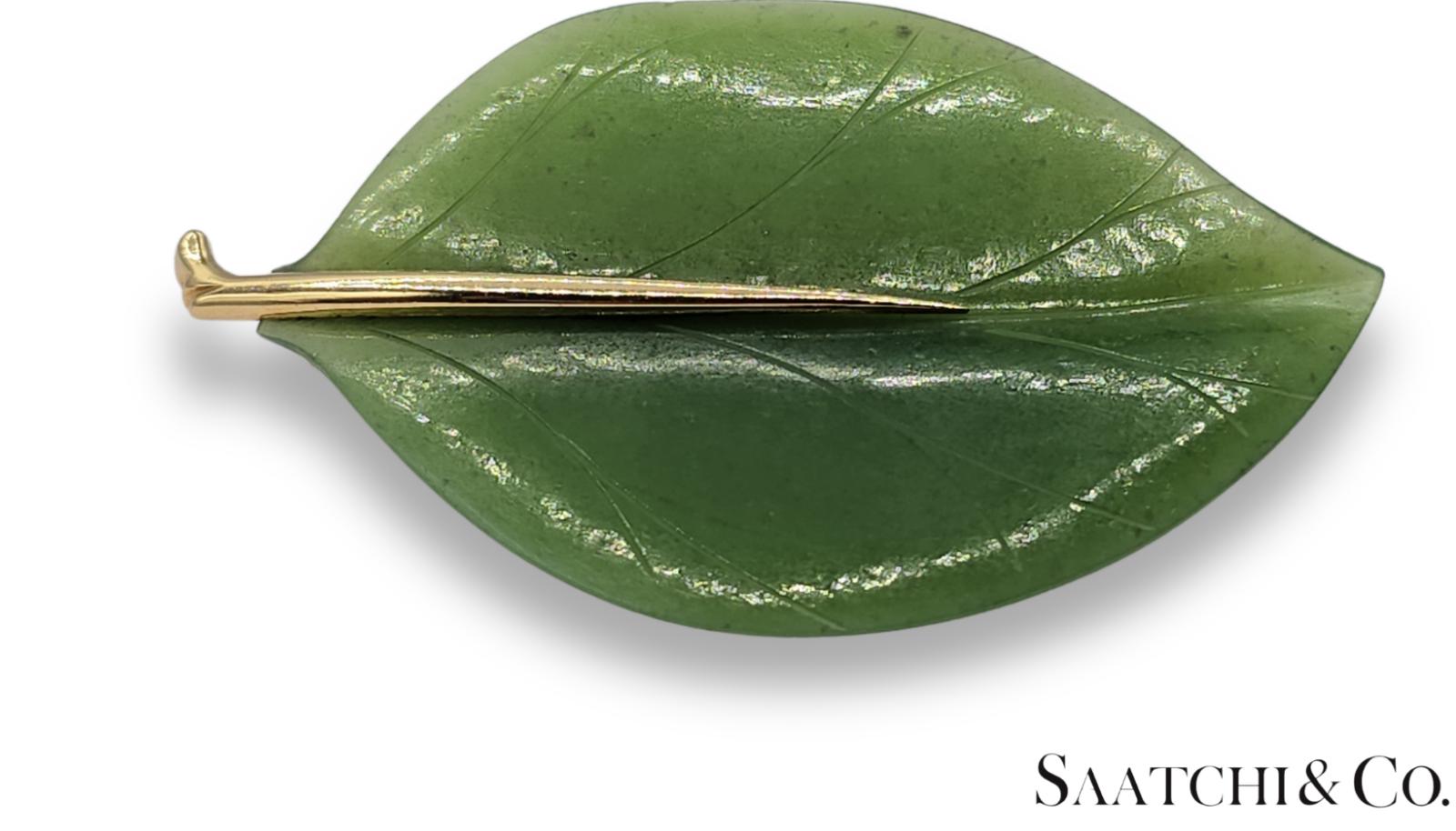 14K (585) Yellow Gold Natural Jade Stone Leaf Shape: Brooch/Pin