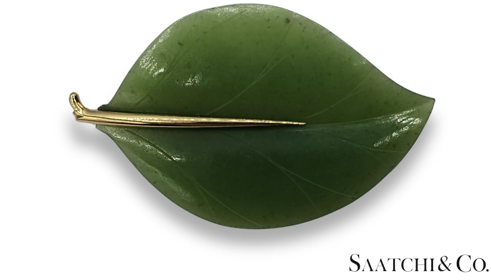 14K (585) Yellow Gold Natural Jade Stone Leaf Shape: Brooch/Pin