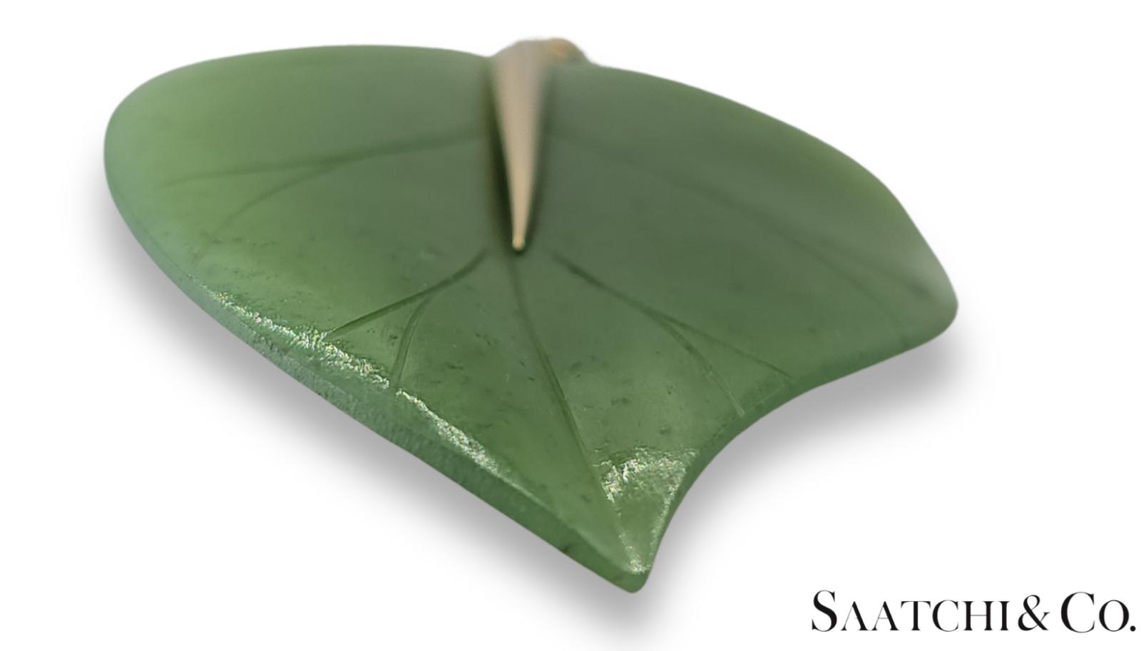 14K (585) Yellow Gold Natural Jade Stone Leaf Shape: Brooch/Pin