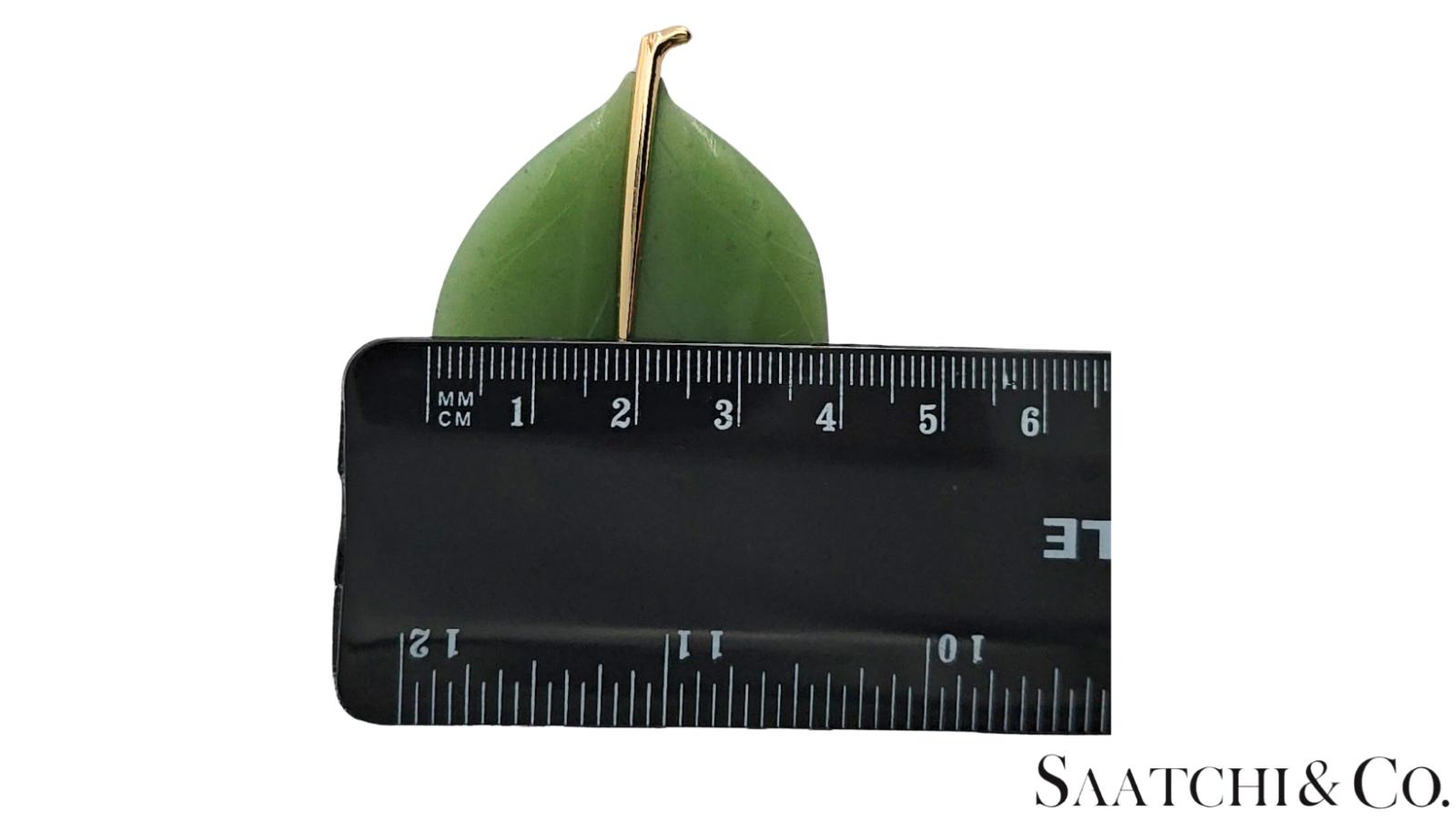 14K (585) Yellow Gold Natural Jade Stone Leaf Shape: Brooch/Pin