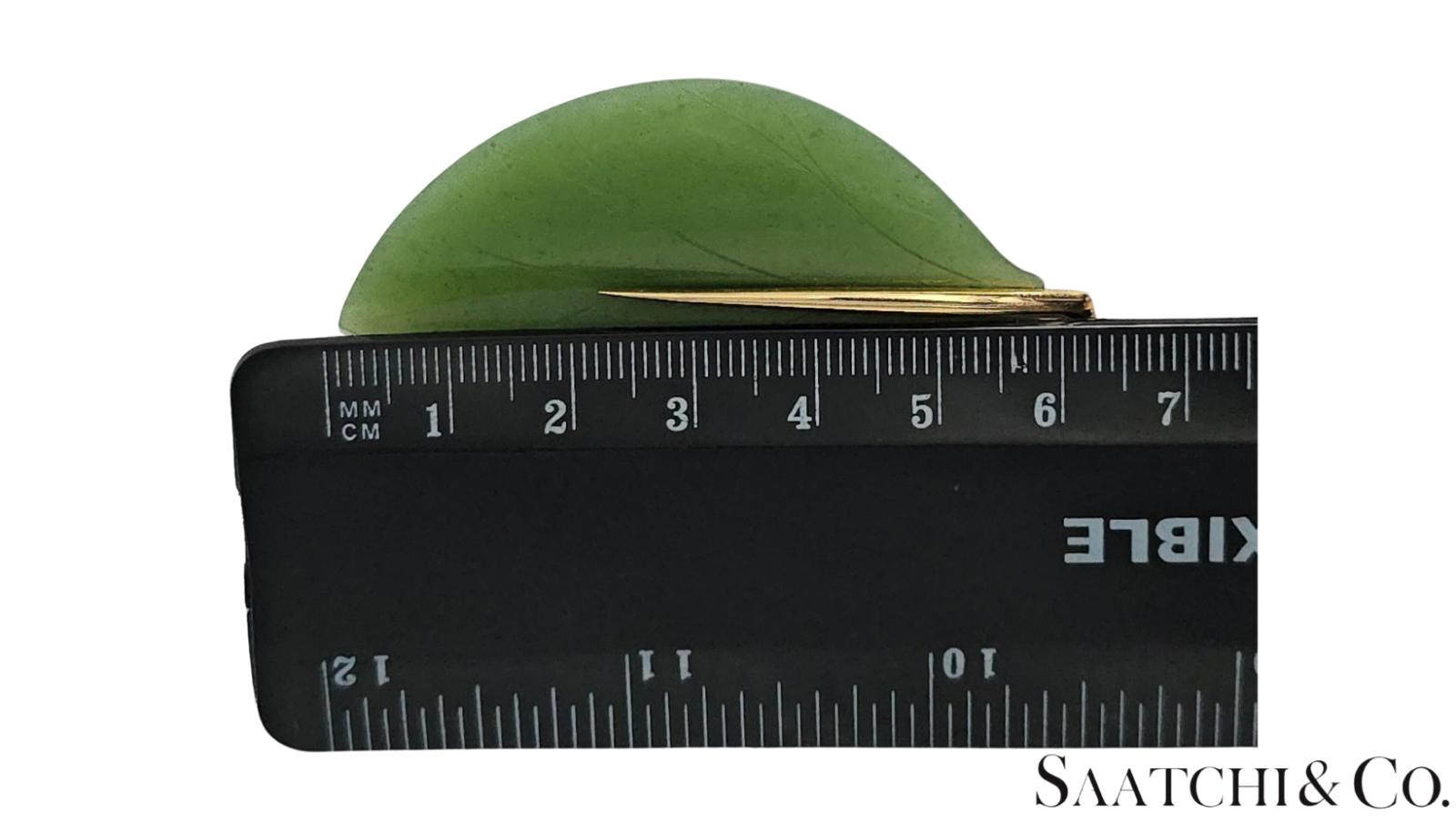14K (585) Yellow Gold Natural Jade Stone Leaf Shape: Brooch/Pin