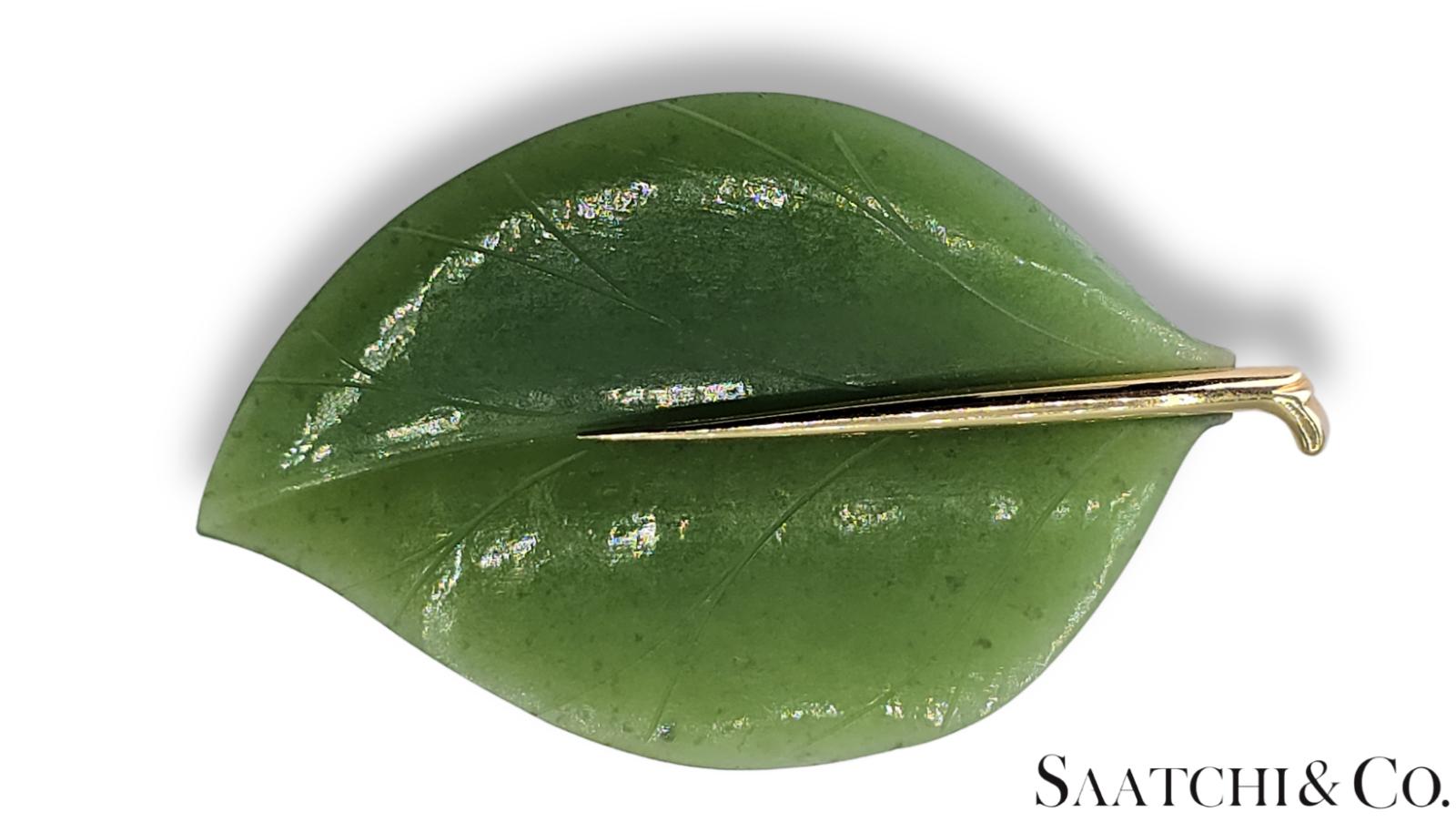 14K (585) Yellow Gold Natural Jade Stone Leaf Shape: Brooch/Pin