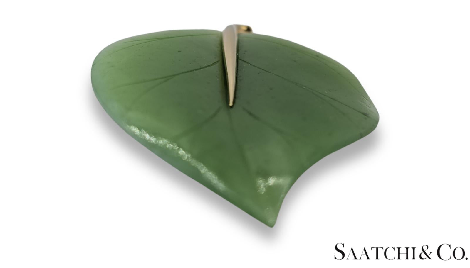 14K (585) Yellow Gold Natural Jade Stone Leaf Shape: Brooch/Pin