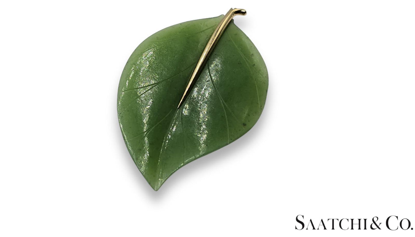 14K (585) Yellow Gold Natural Jade Stone Leaf Shape: Brooch/Pin