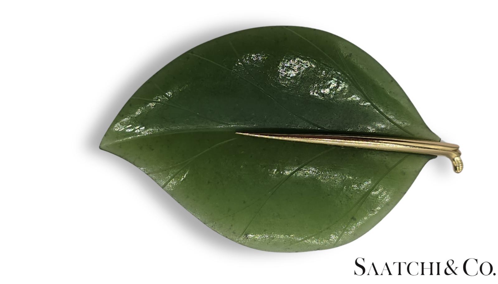 14K (585) Yellow Gold Natural Jade Stone Leaf Shape: Brooch/Pin