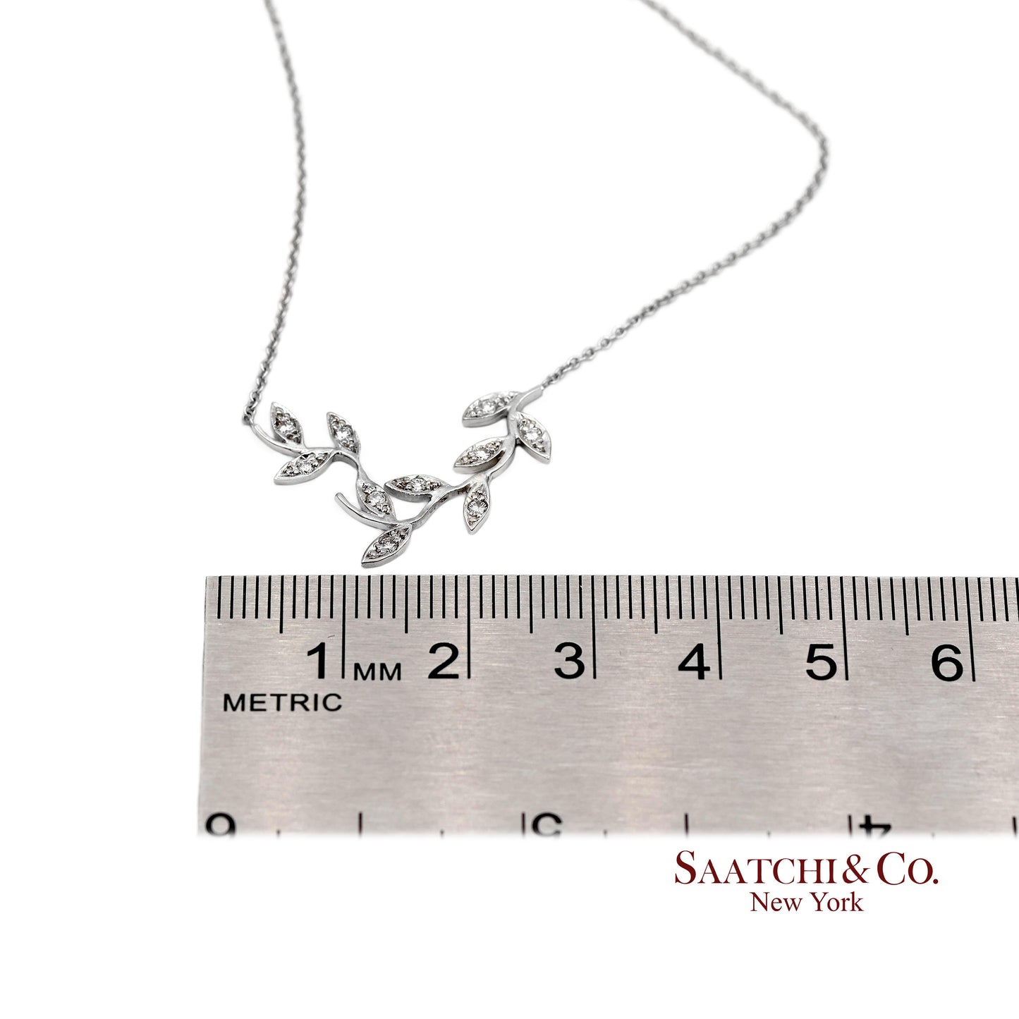 18K(750) White Gold Natural Diamond Leaf Shape Pendant Necklace with Chain