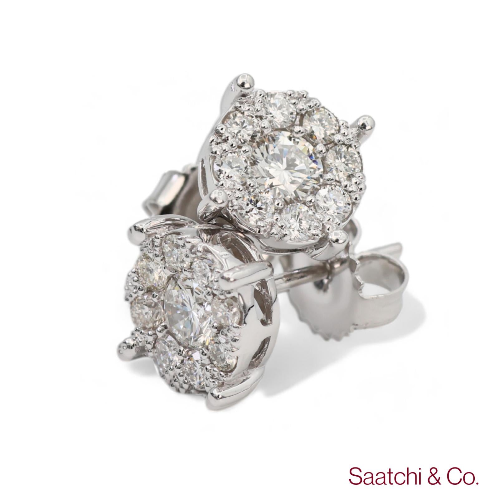 14k (585) White Gold Round Cut Diamond Cluster Stud Earrings