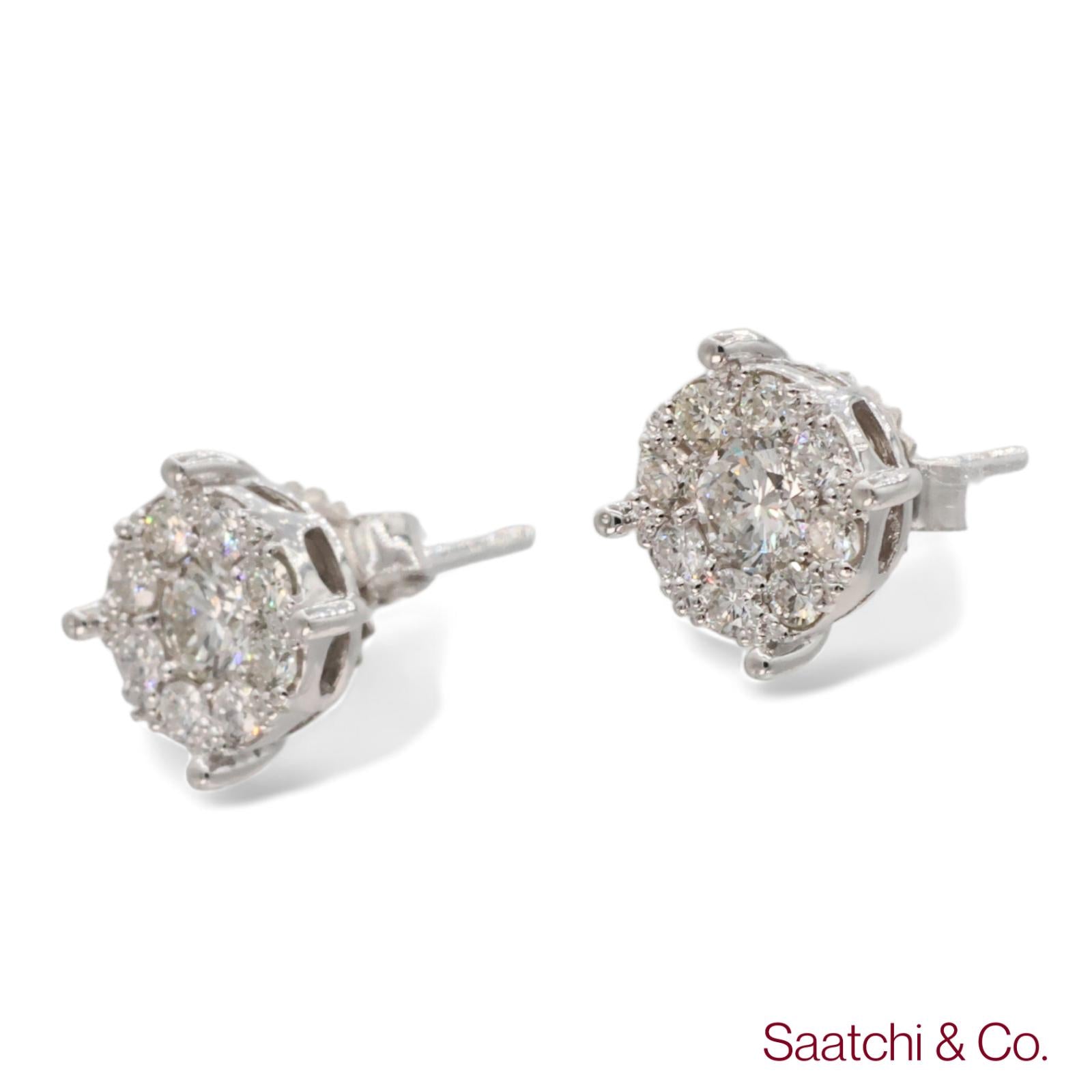 14k (585) White Gold Round Cut Diamond Cluster Stud Earrings