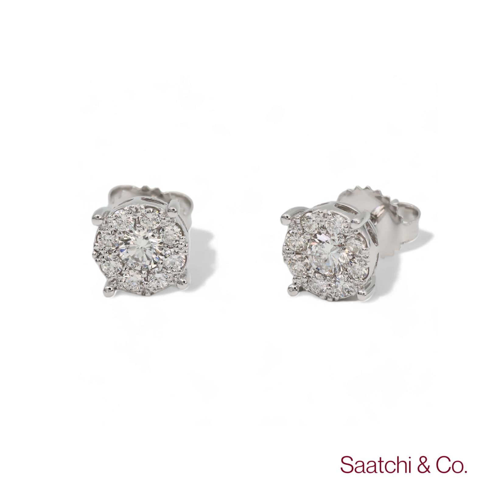 14k (585) White Gold Round Cut Diamond Cluster Stud Earrings
