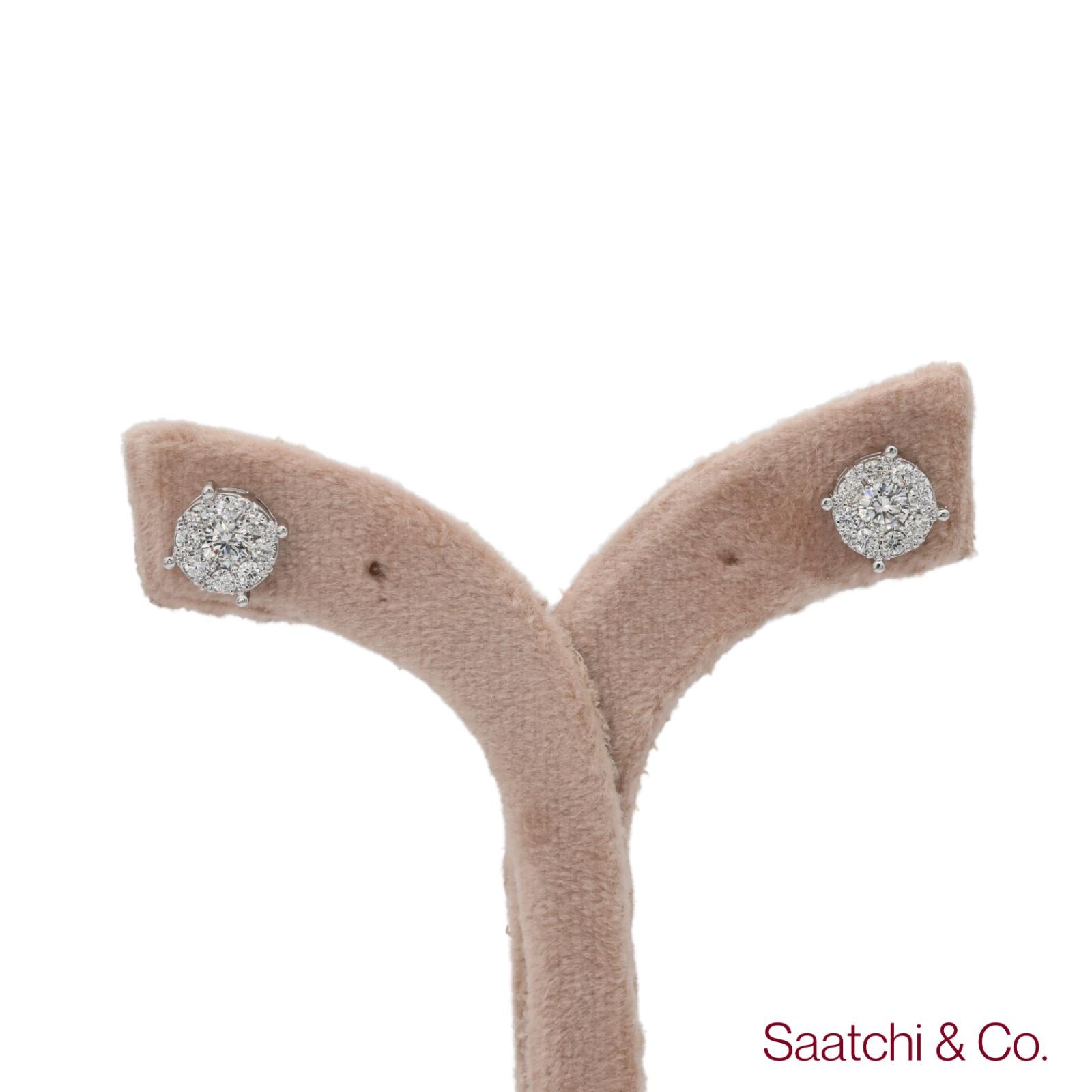 14k (585) White Gold Round Cut Diamond Cluster Stud Earrings