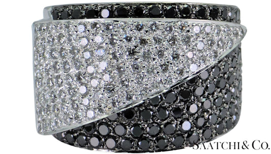 18K (750) White Gold - Natural Round Cut Black and White Diamond : Ring