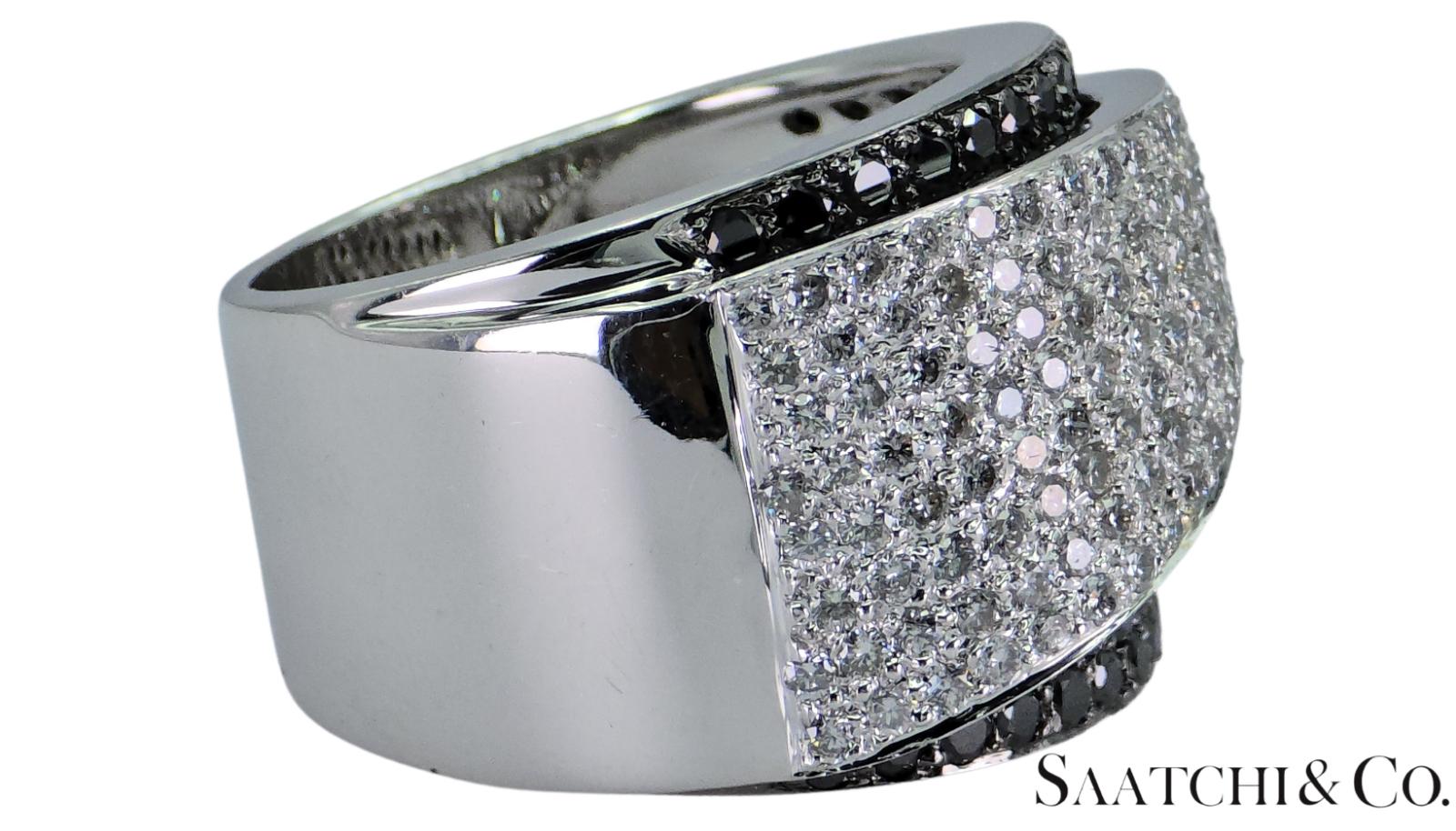 18K (750) White Gold - Natural Round Cut Black and White Diamond : Ring