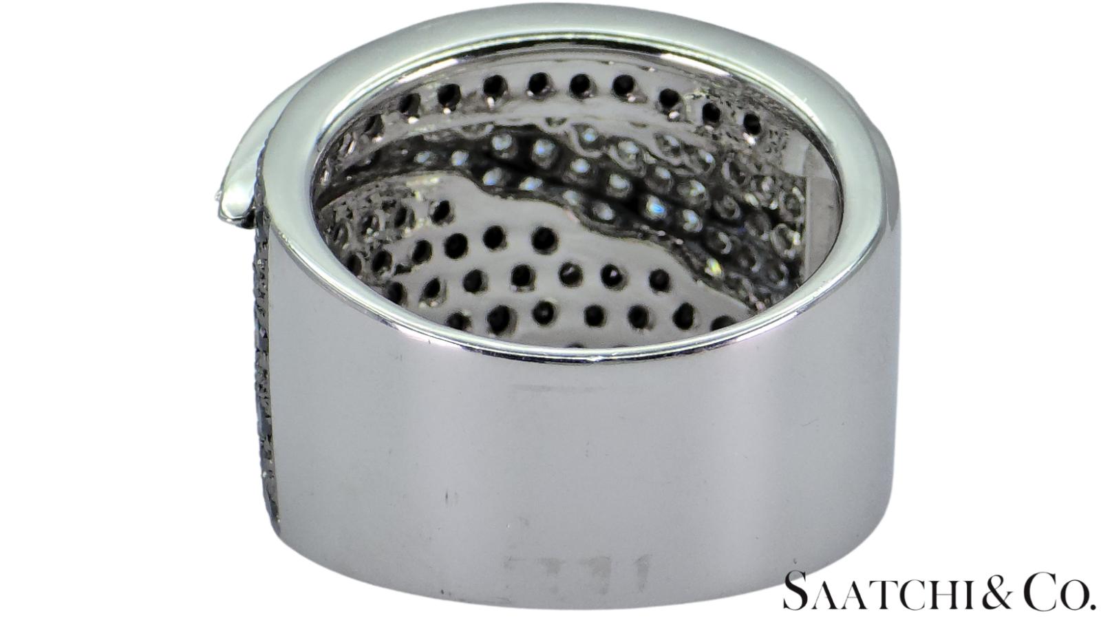 18K (750) White Gold - Natural Round Cut Black and White Diamond : Ring