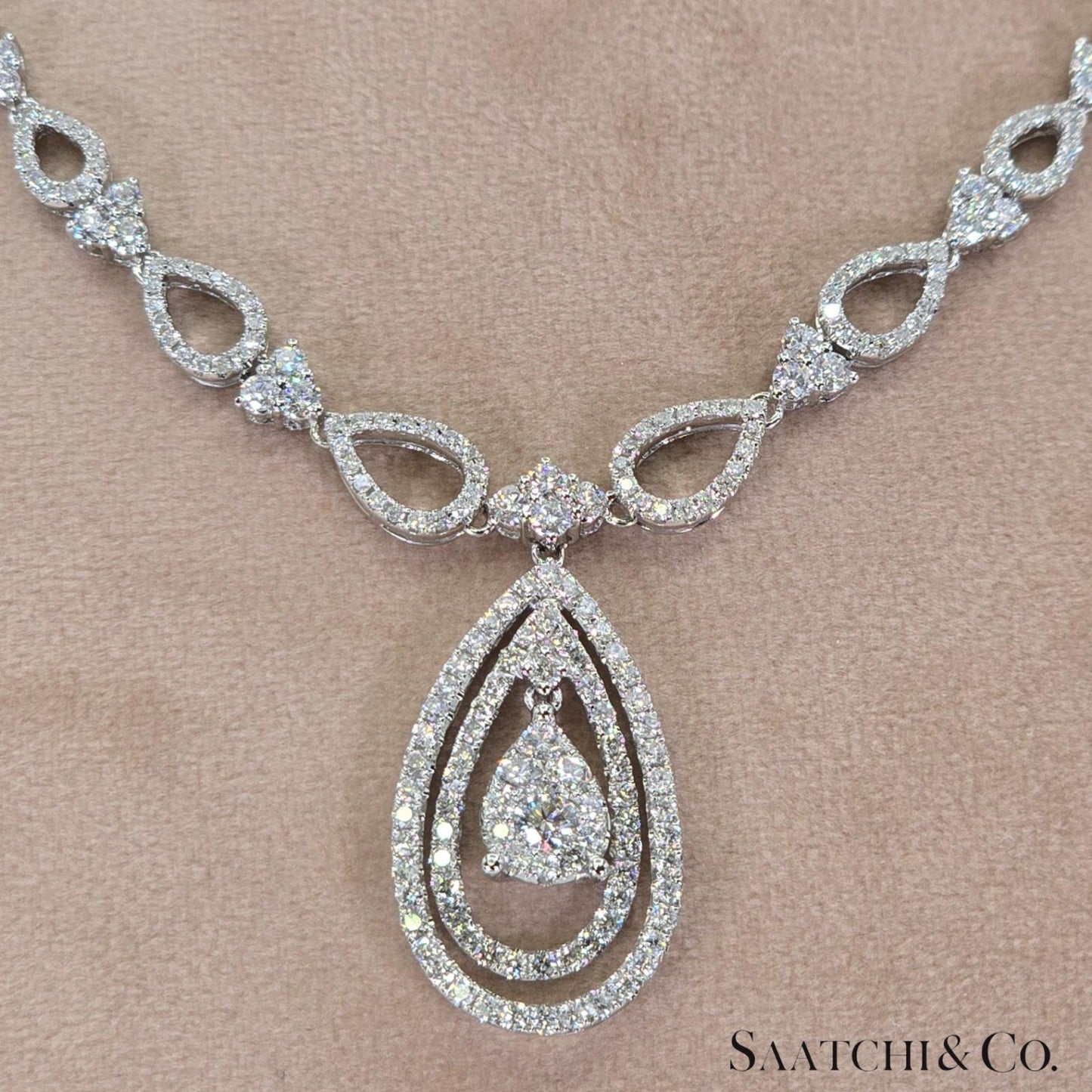18K (750) White Gold and Natural Diamond Drop Pearl Shape Necklace