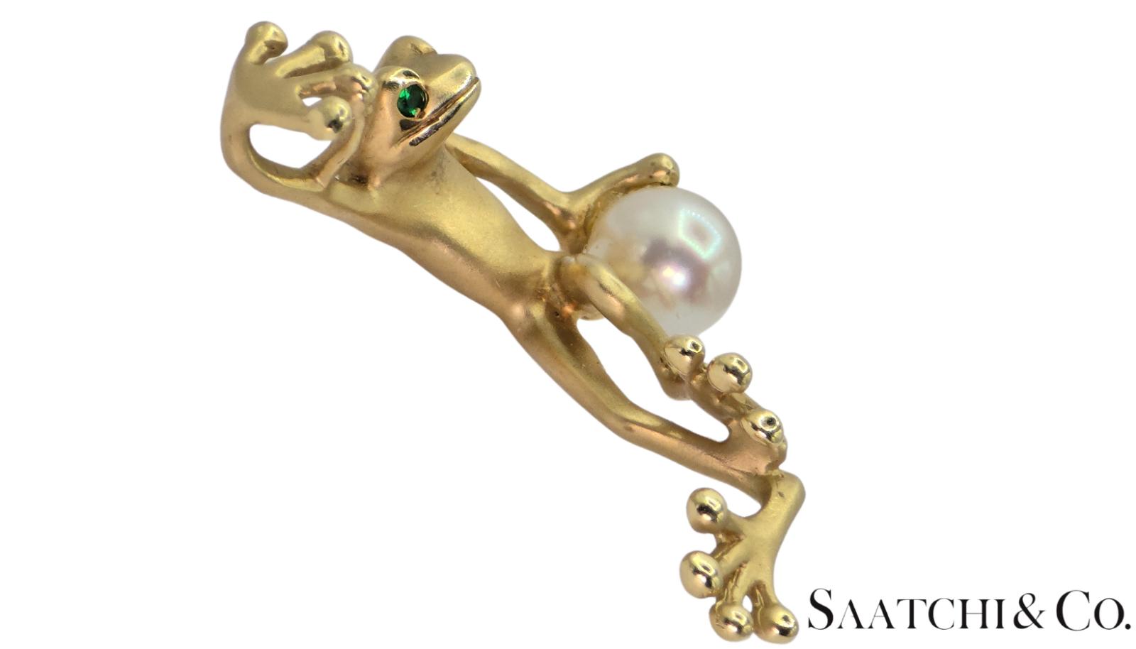 18K (750) Yellow Gold - Frog Shape Unique Pendant -Natural White Pearl & Emerald