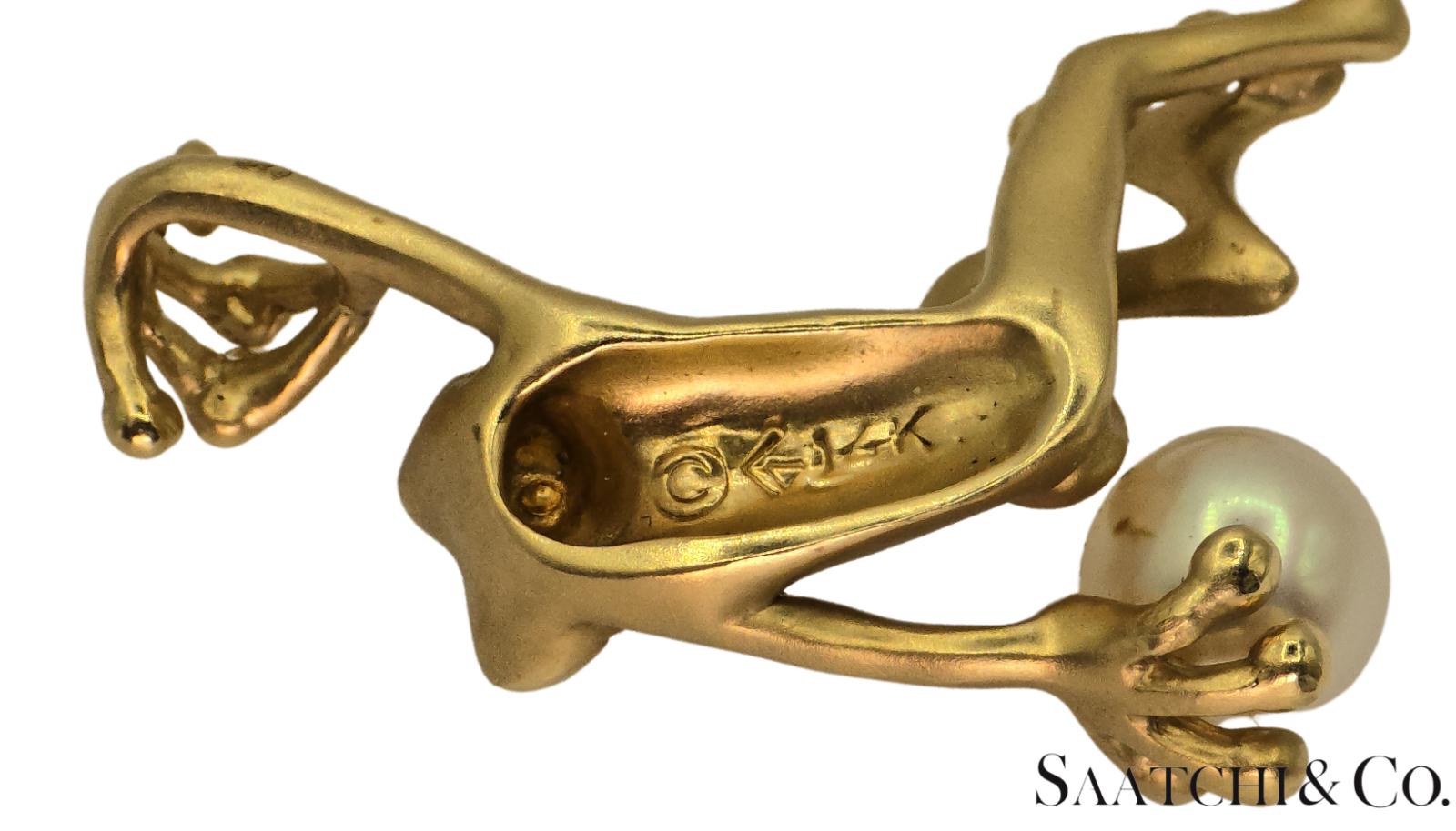 18K (750) Yellow Gold - Frog Shape Unique Pendant -Natural White Pearl & Emerald
