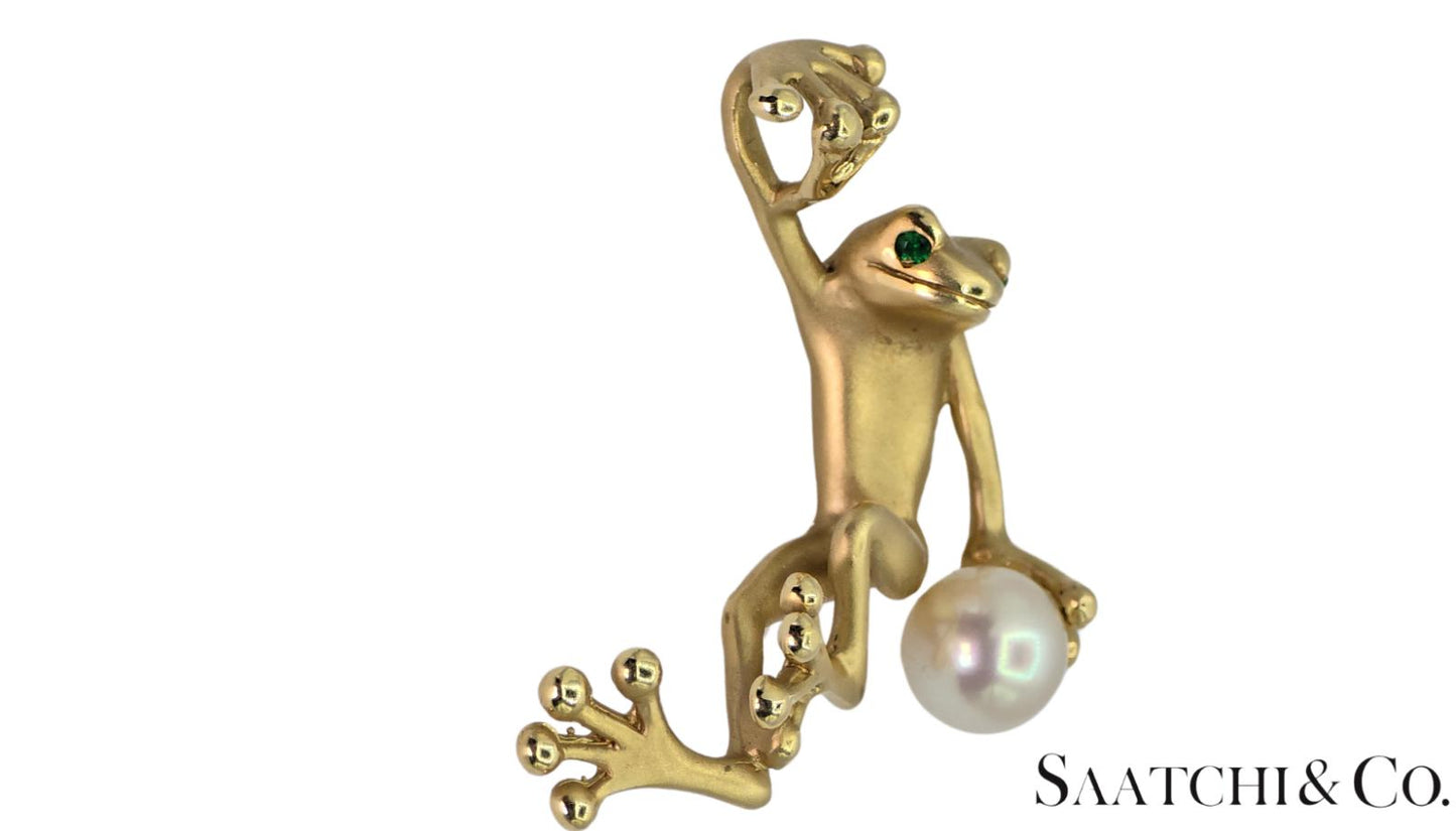 18K (750) Yellow Gold - Frog Shape Unique Pendant -Natural White Pearl & Emerald