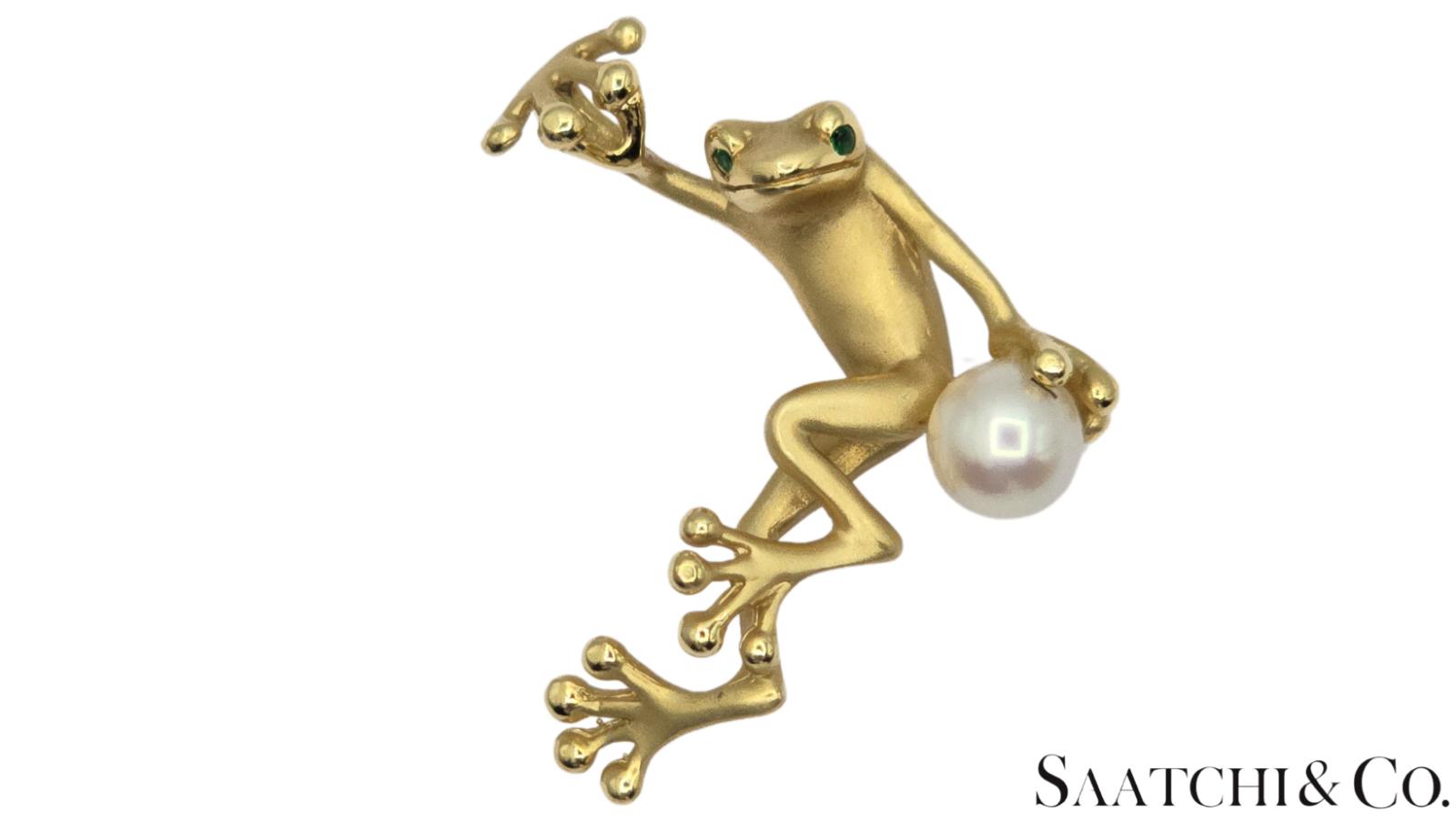18K (750) Yellow Gold - Frog Shape Unique Pendant -Natural White Pearl & Emerald