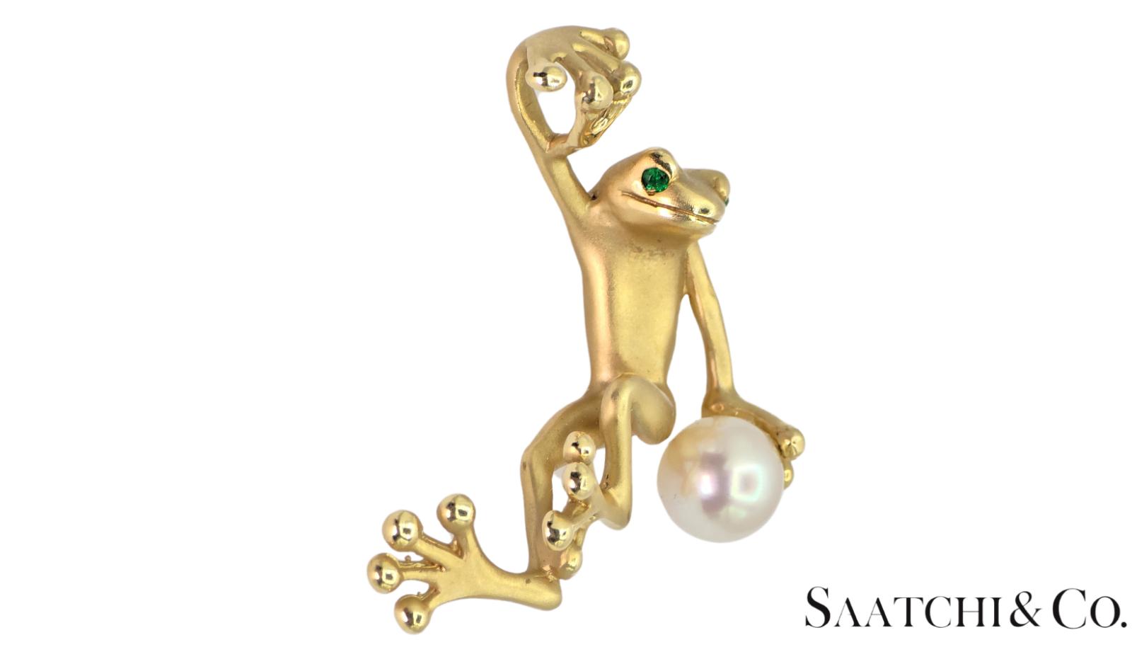 18K (750) Yellow Gold - Frog Shape Unique Pendant -Natural White Pearl & Emerald