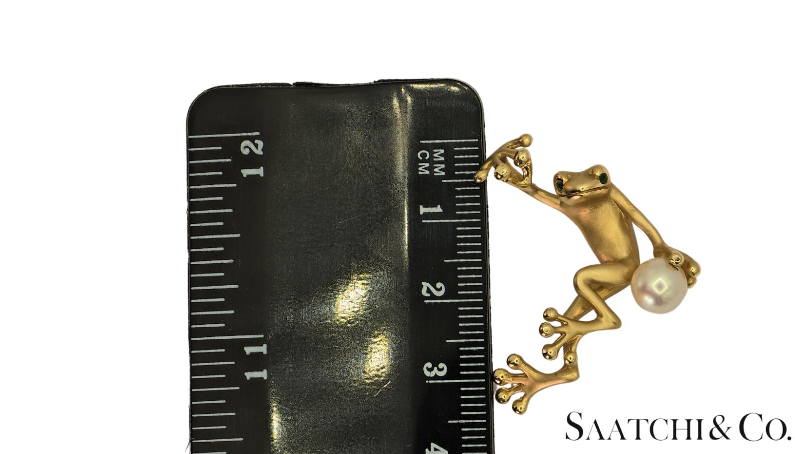 18K (750) Yellow Gold - Frog Shape Unique Pendant -Natural White Pearl & Emerald