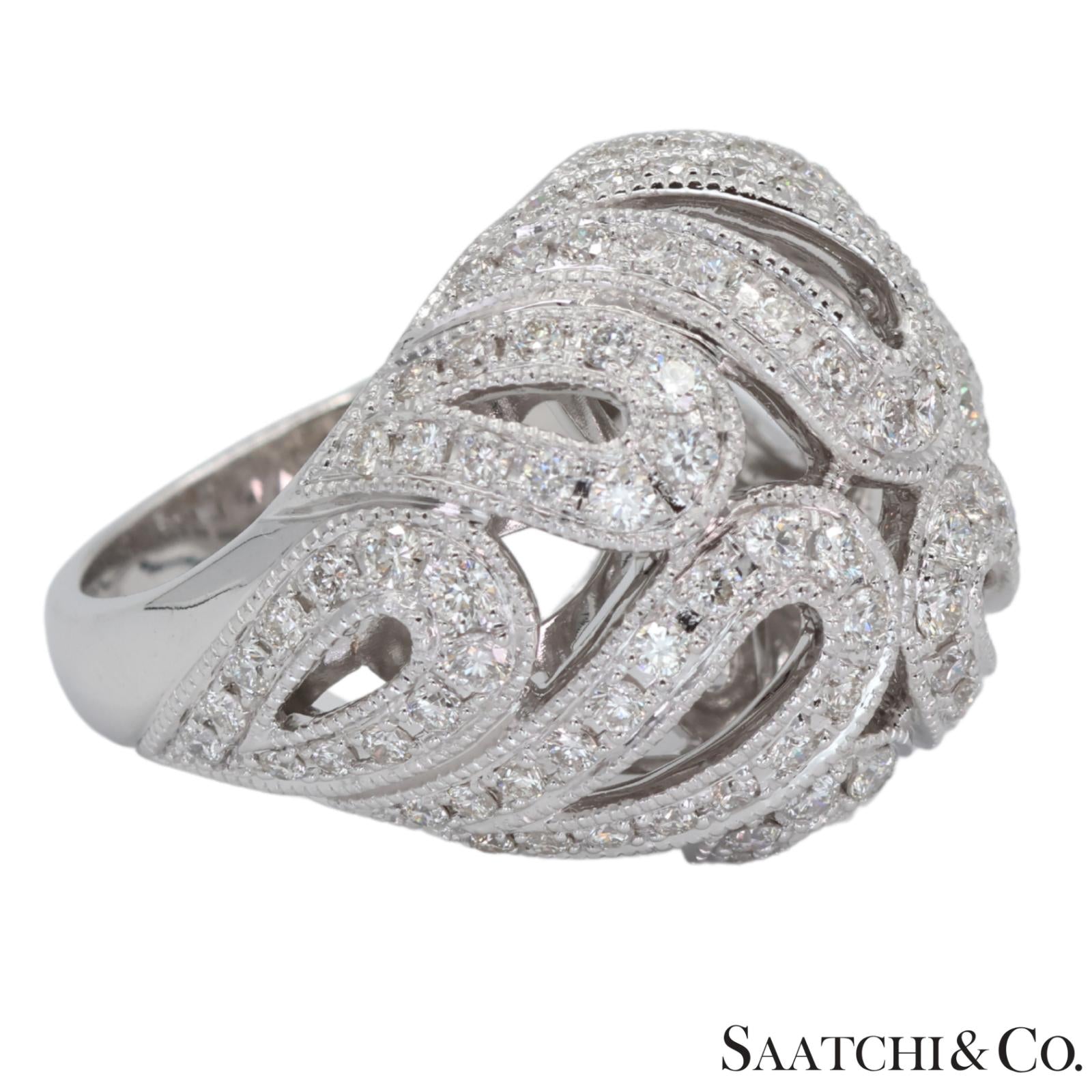 18k (750) Natural Diamond Cocktail Ring