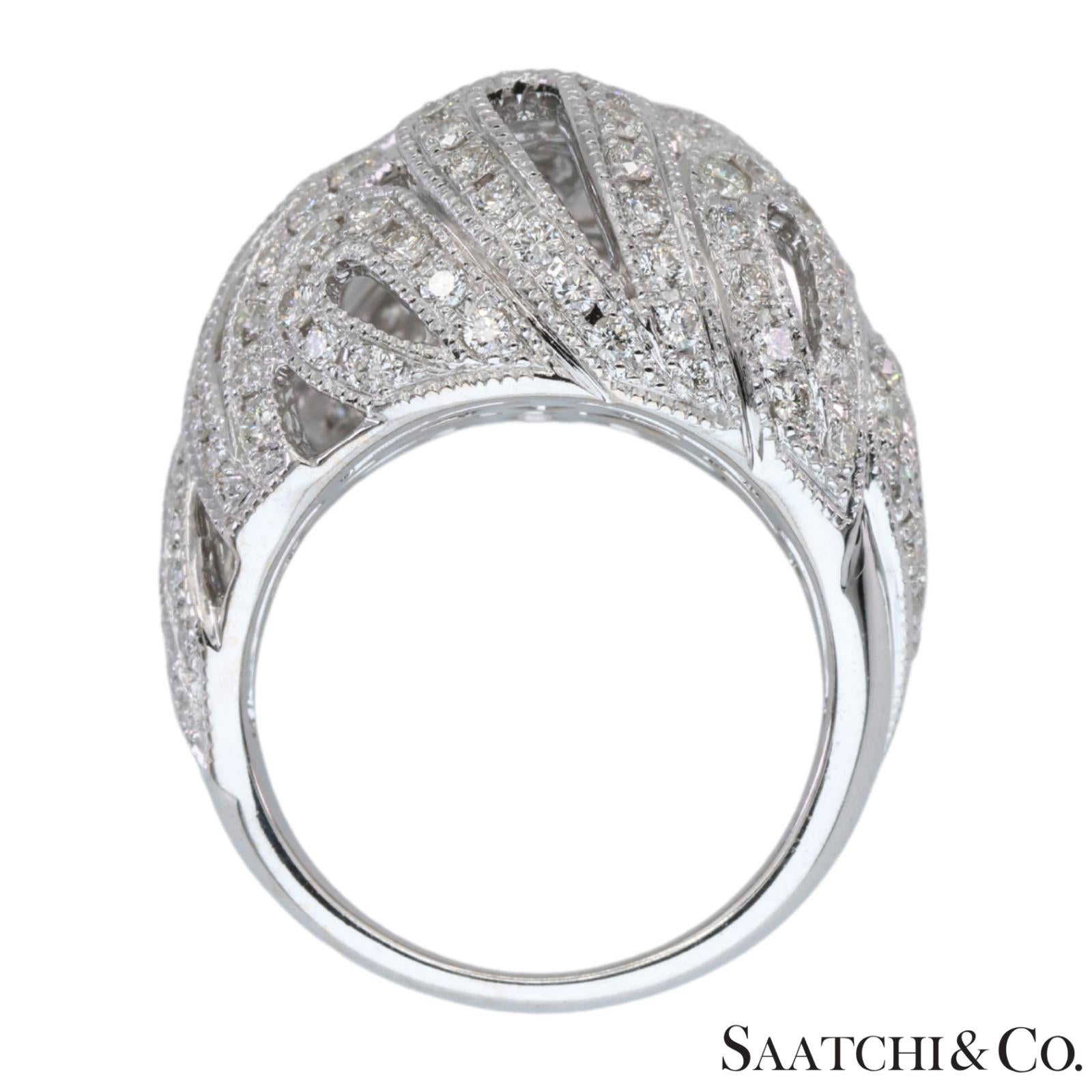 18k (750) Natural Diamond Cocktail Ring