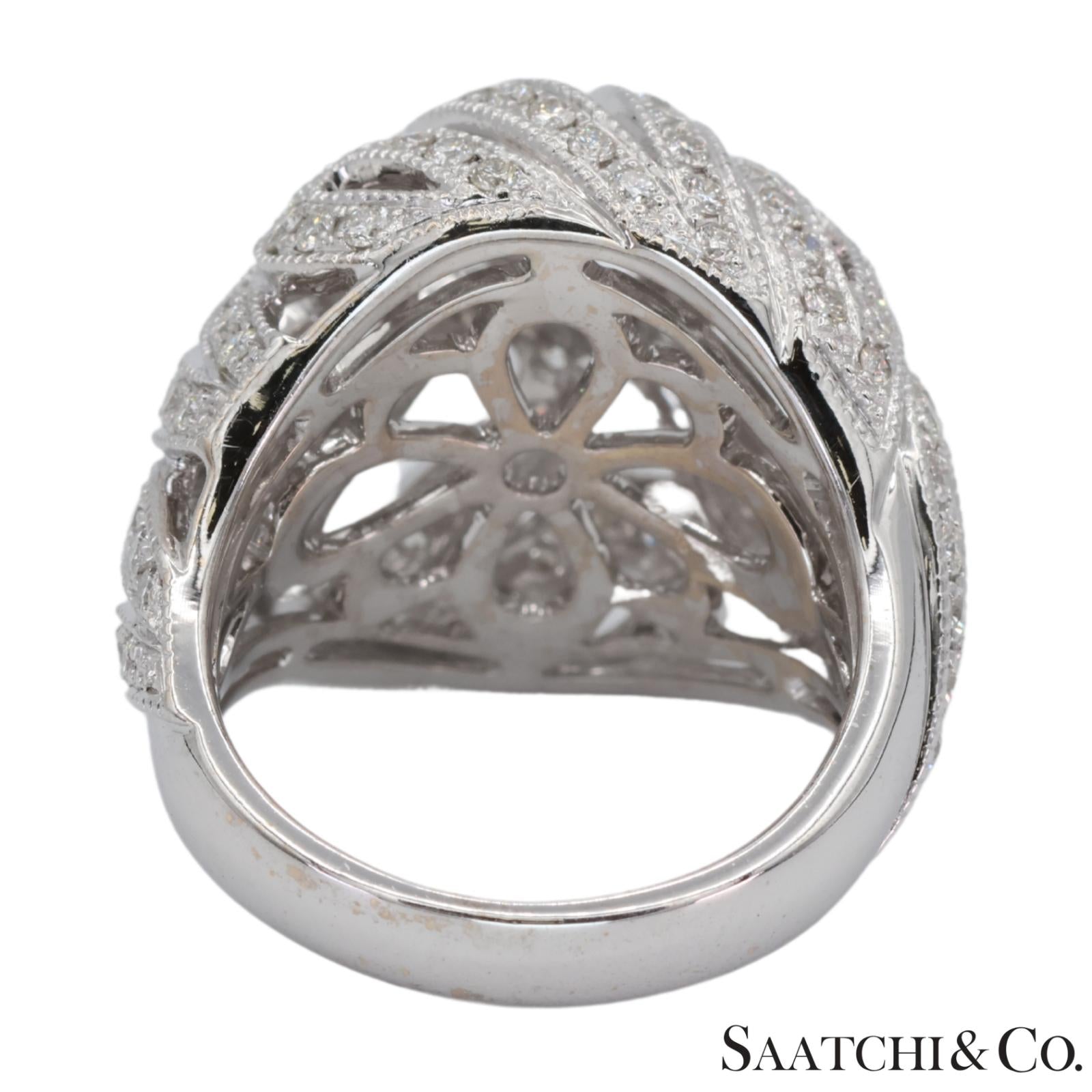 18k (750) Natural Diamond Cocktail Ring