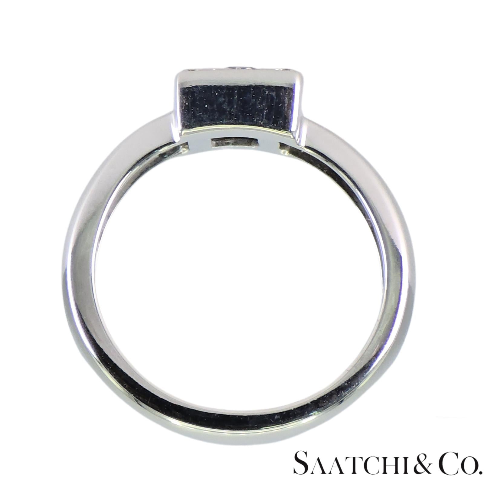 18k (750) White Gold Natural Oval Sapphire And Natural Diamond Ring