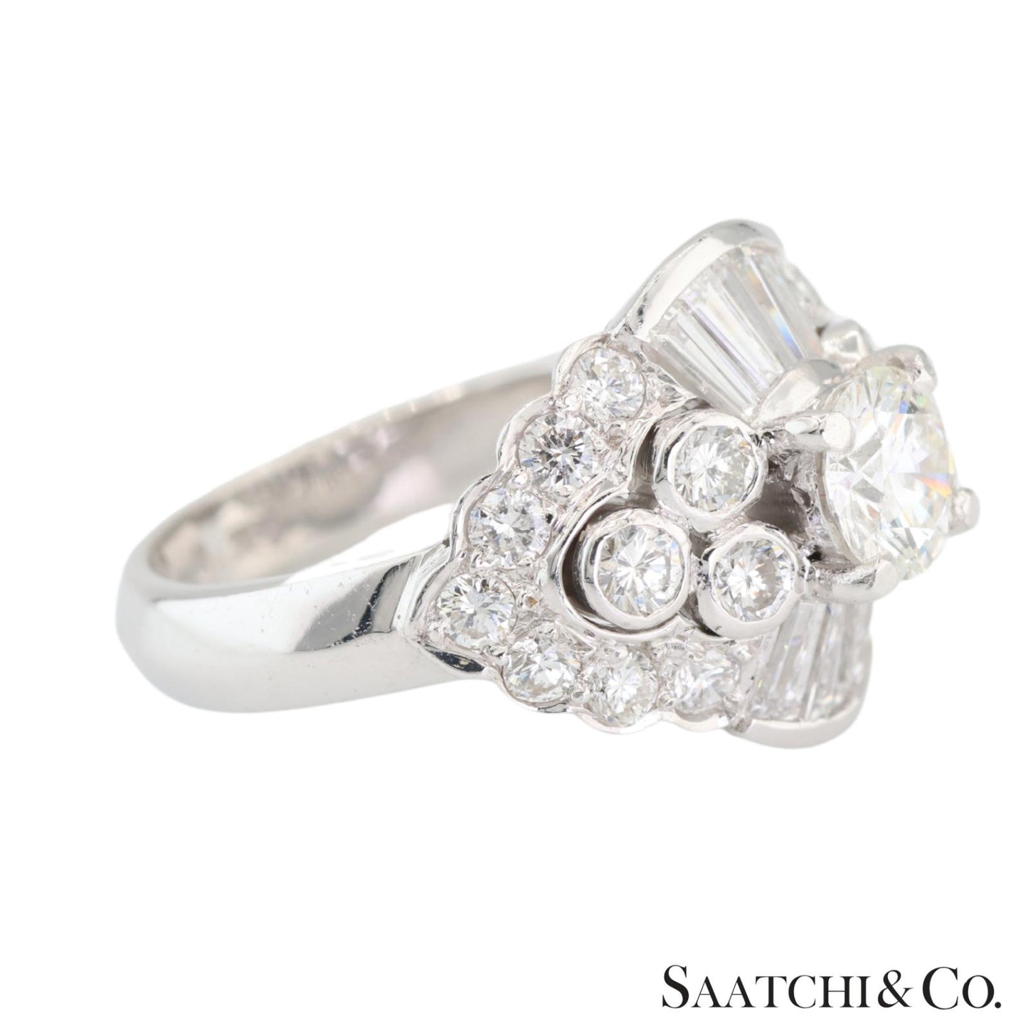 18k (750) White Gold  Natural White Diamond Cocktail Ring