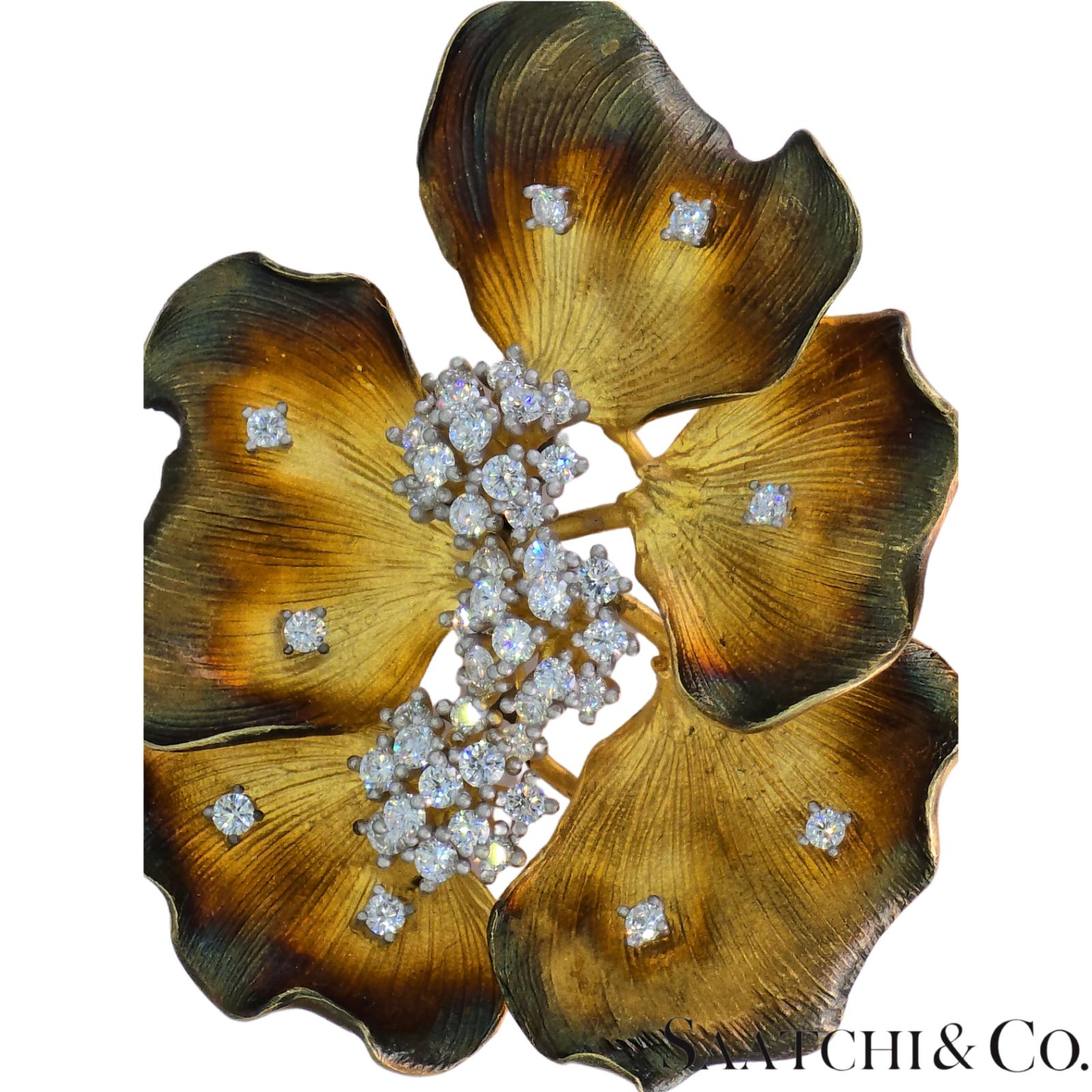 18k (750) Yellow Gold Natural Diamond Flower Brooch
